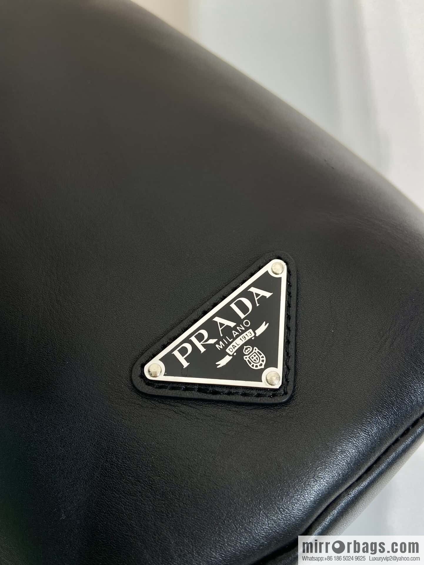 PRADA 👏 new breast bag 👏 2VZ098 plain weave 👏 black
