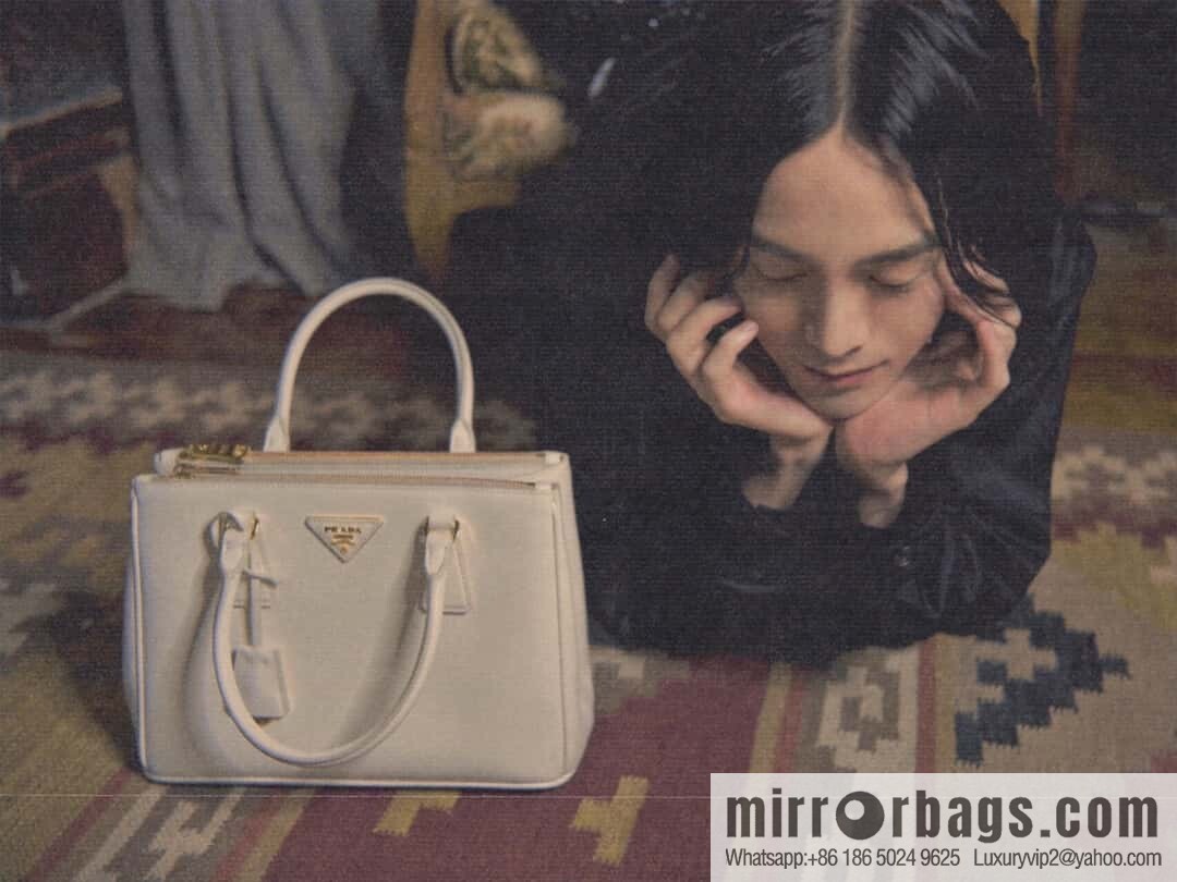 PRADA 💋 classic explosive Galleria handbag 1BA896