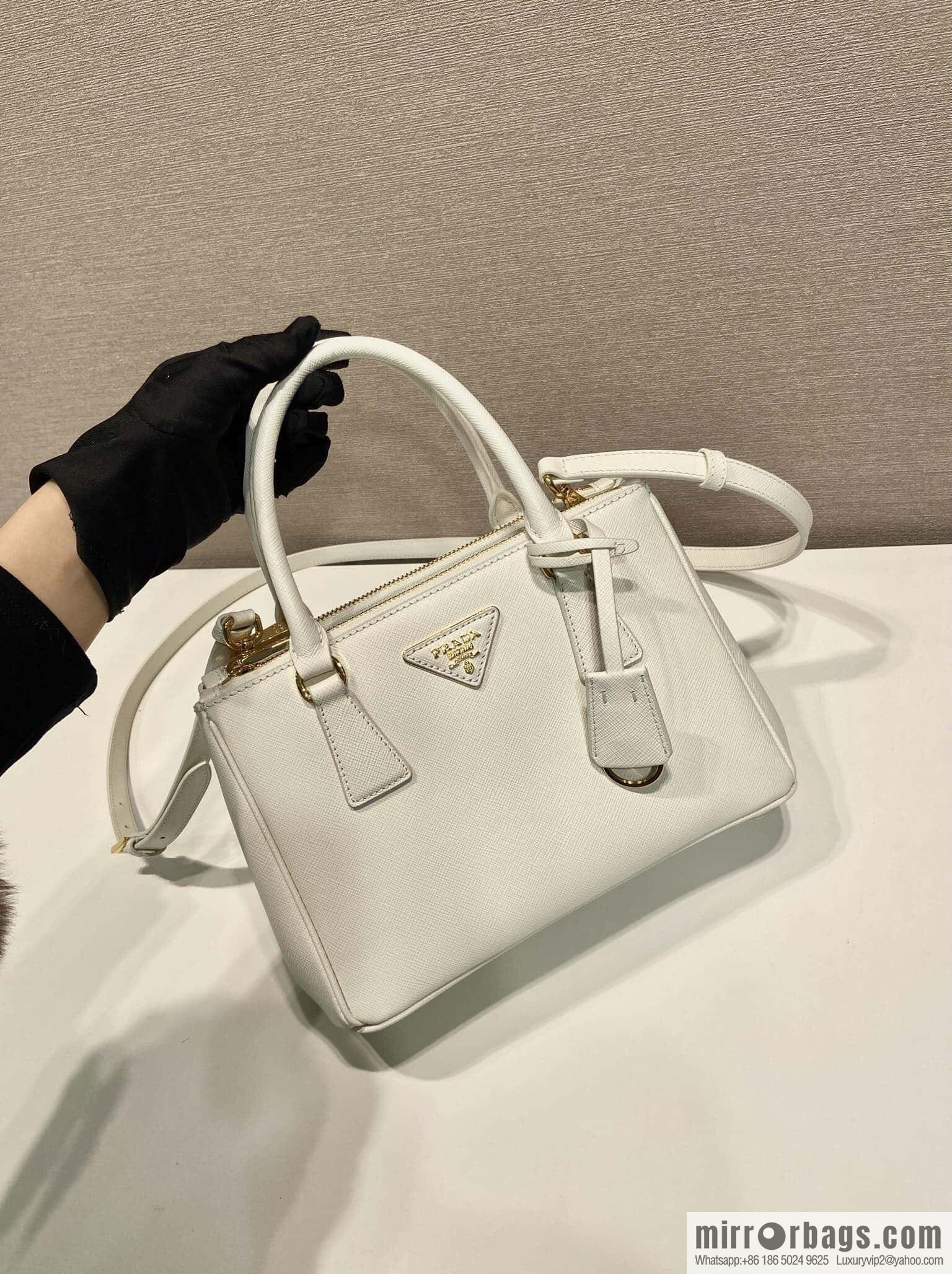 PRADA 💋 classic explosive Galleria handbag 1BA896