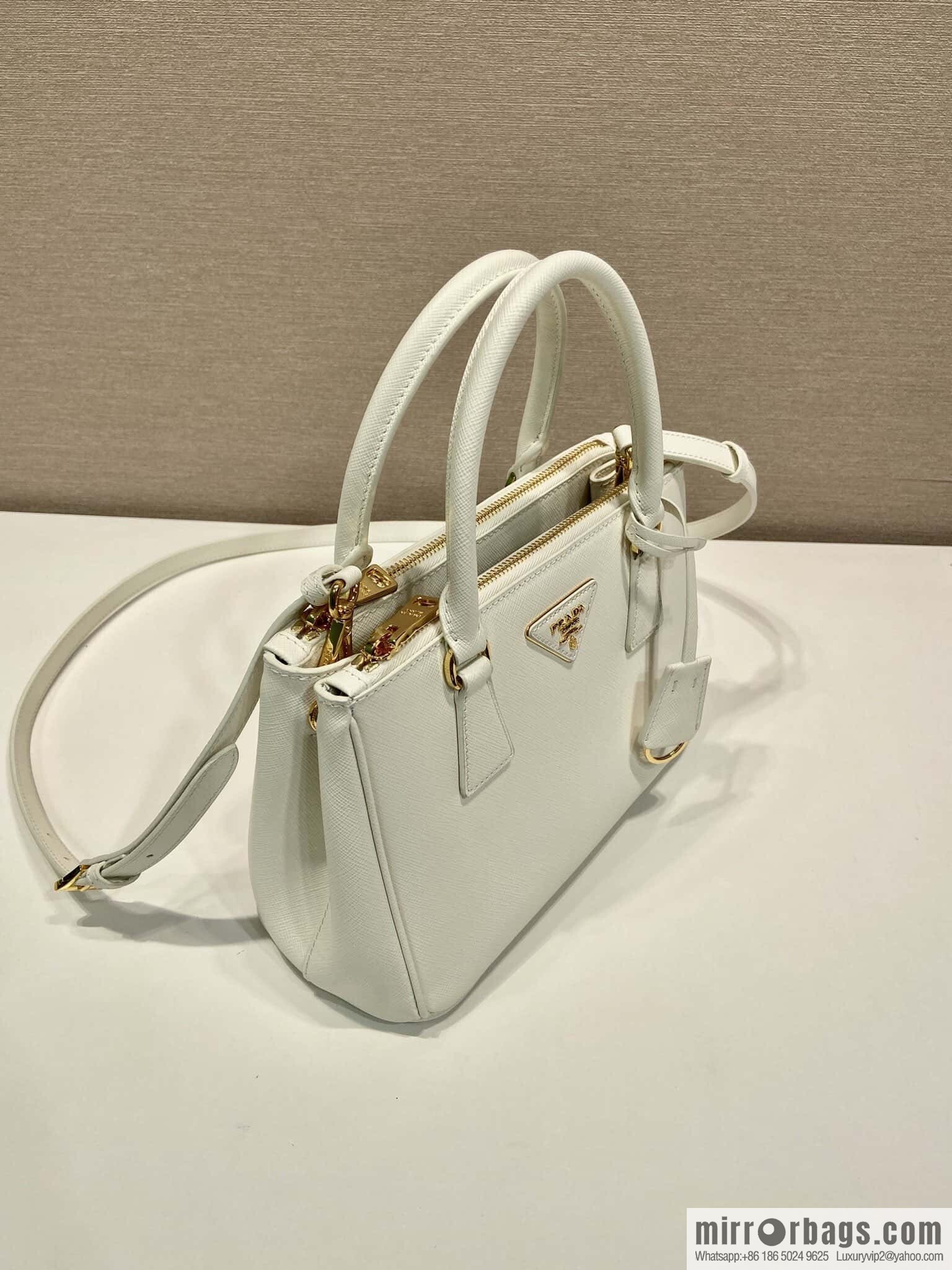 PRADA 💋 classic explosive Galleria handbag 1BA896