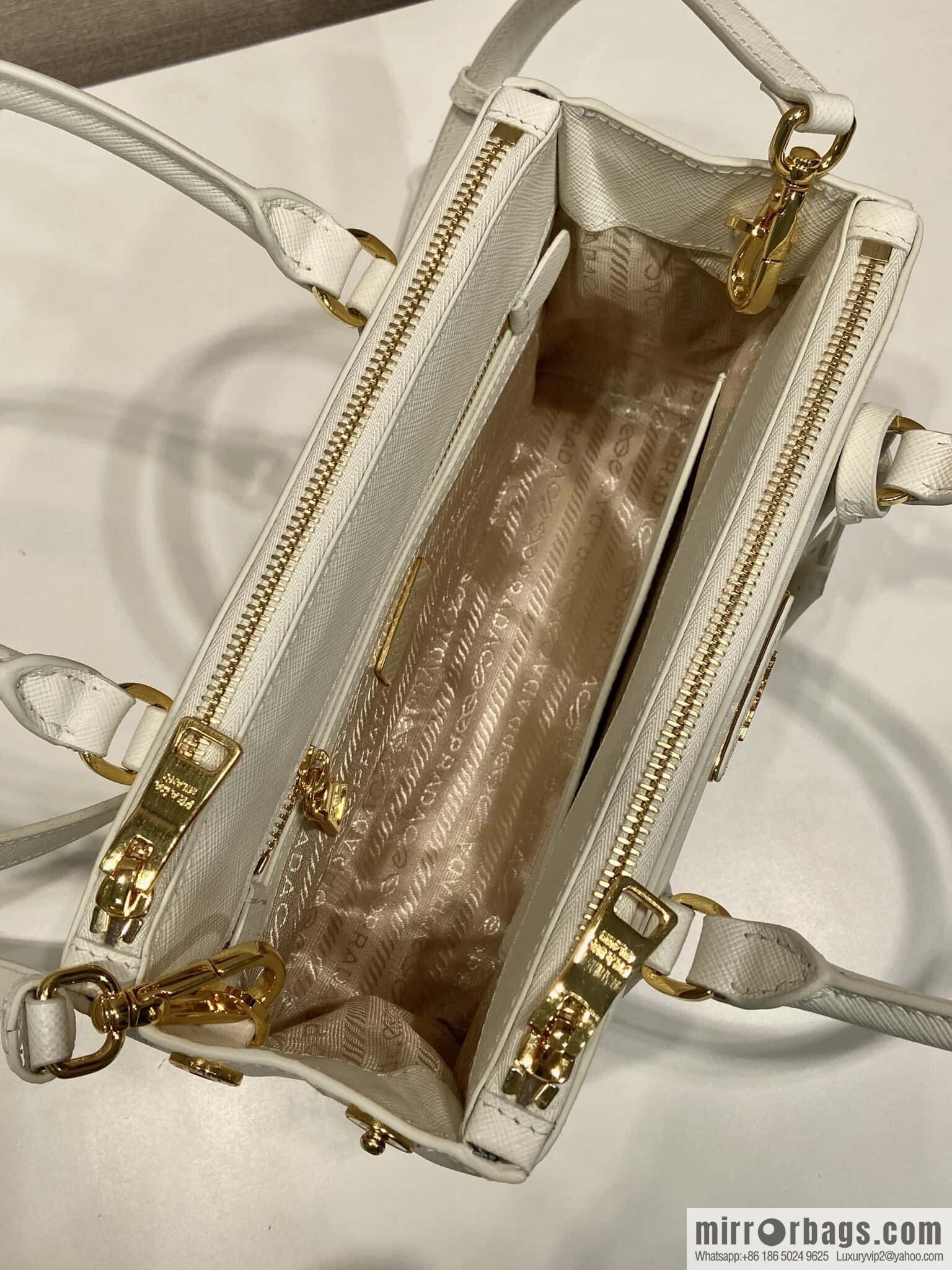PRADA 💋 classic explosive Galleria handbag 1BA896