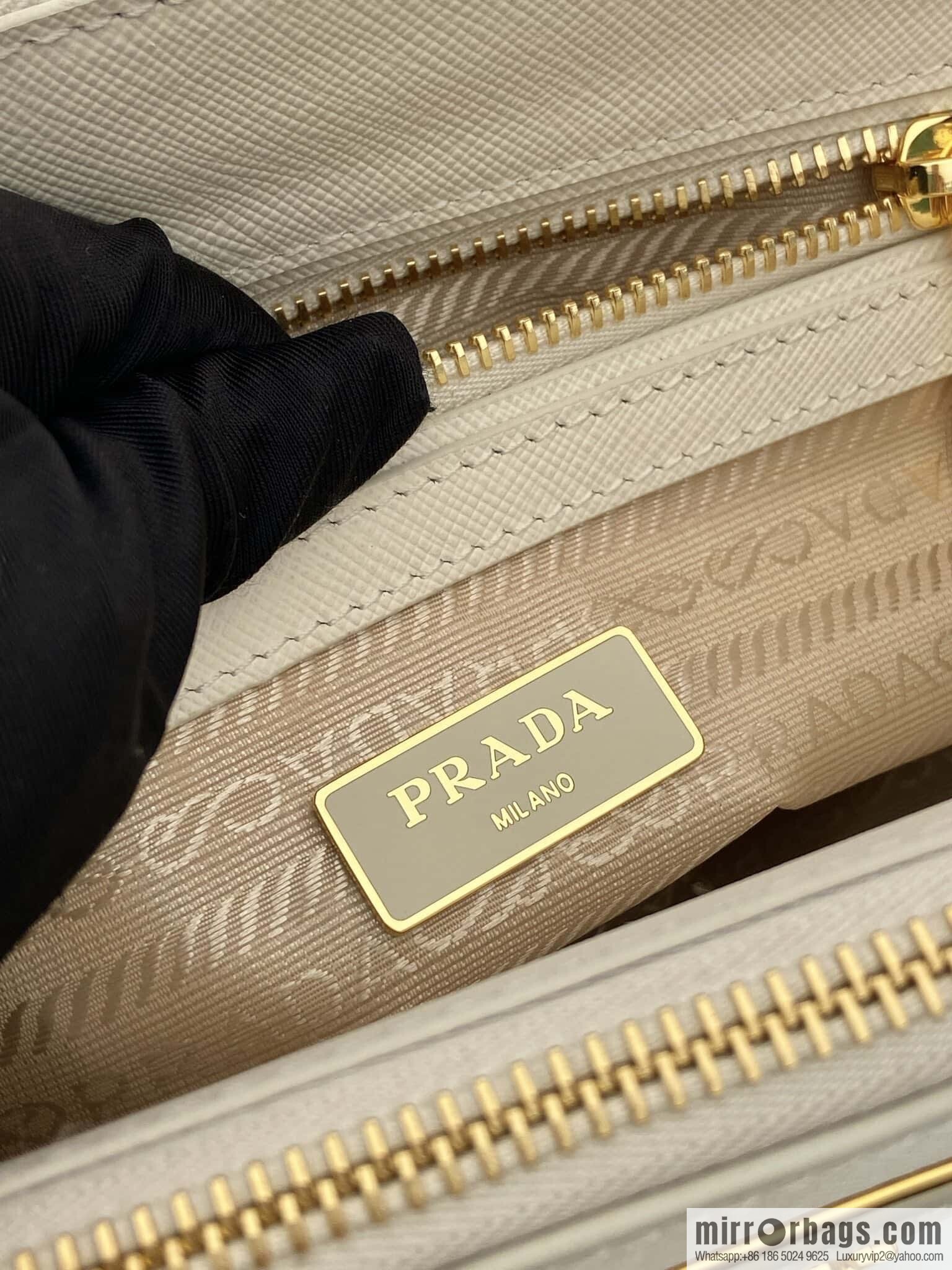 PRADA 💋 classic explosive Galleria handbag 1BA896