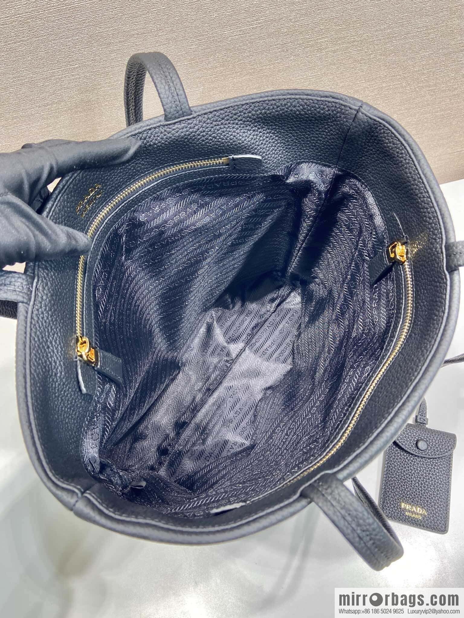 PRADA 🎉 new tote bag 🎉 1BG550🎉
