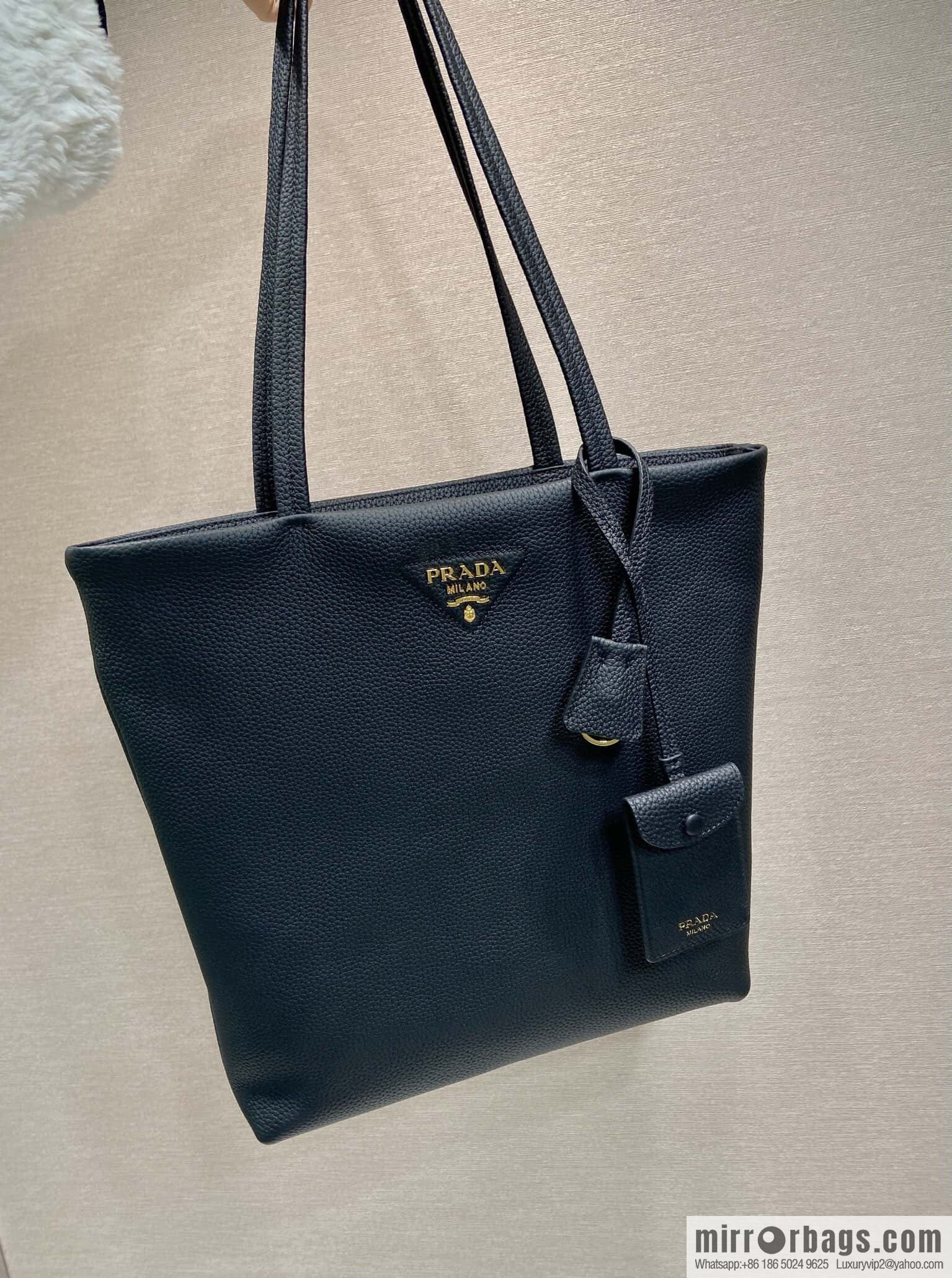 PRADA 🎉 new tote bag 🎉 1BG550🎉
