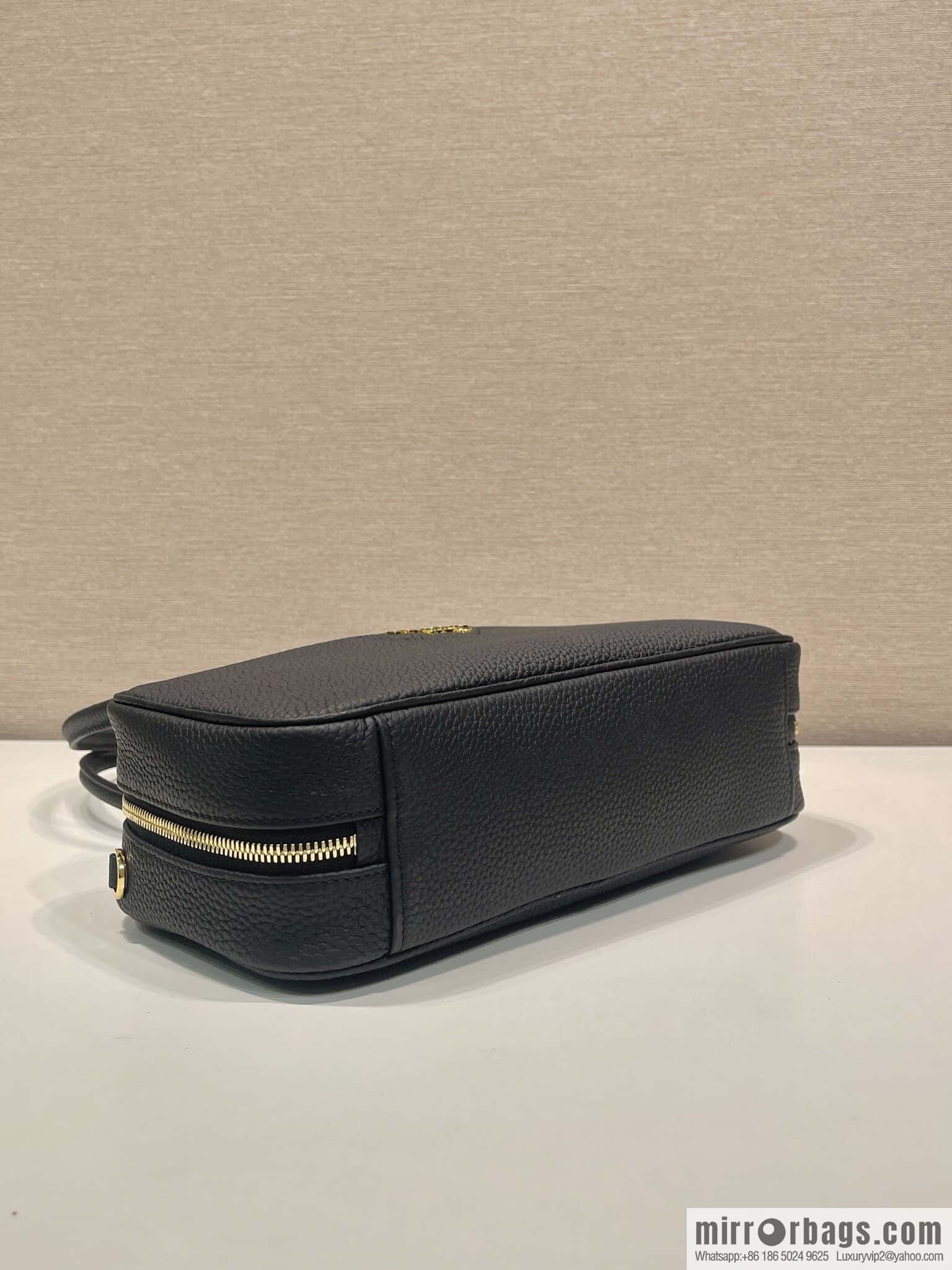 PRADA 🎉 new handbag 🎉 1BB126🎉