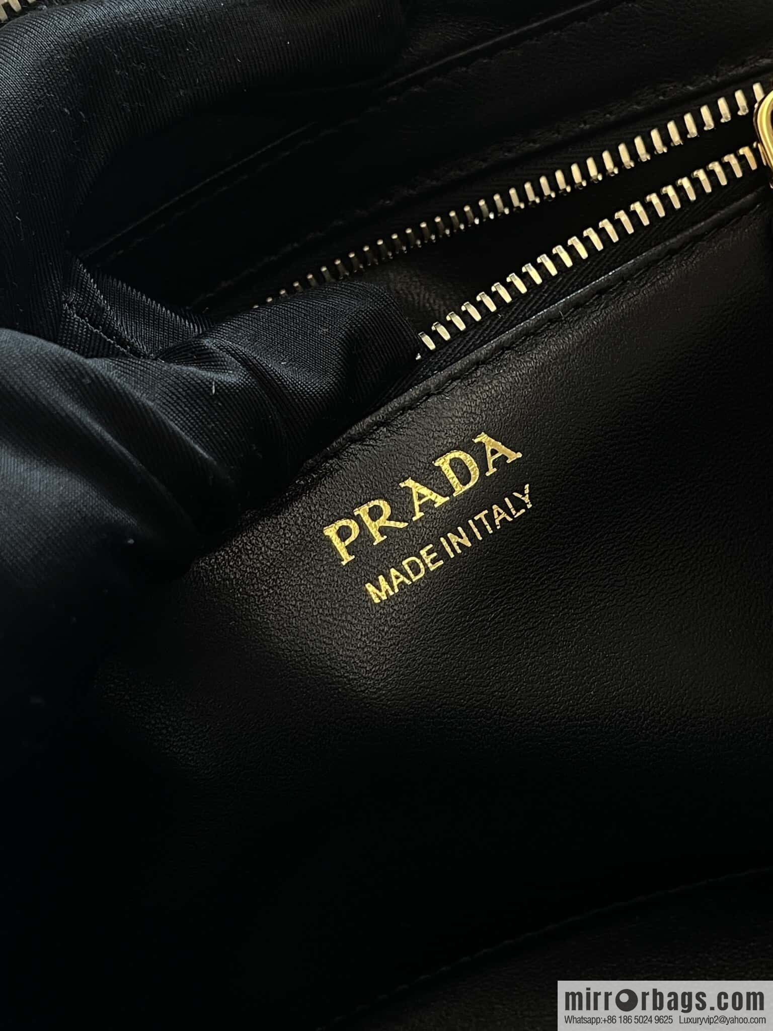 PRADA 🎉 new handbag 🎉 1BB126🎉