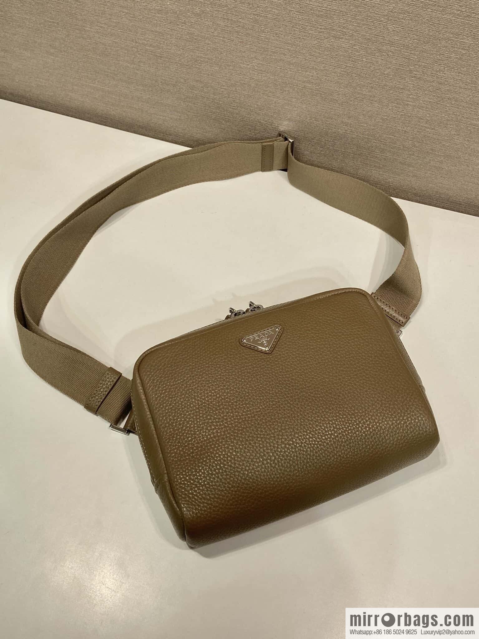 PRADA 🎉 new breast bag 🎉 2VH181 large new color🎉🎉