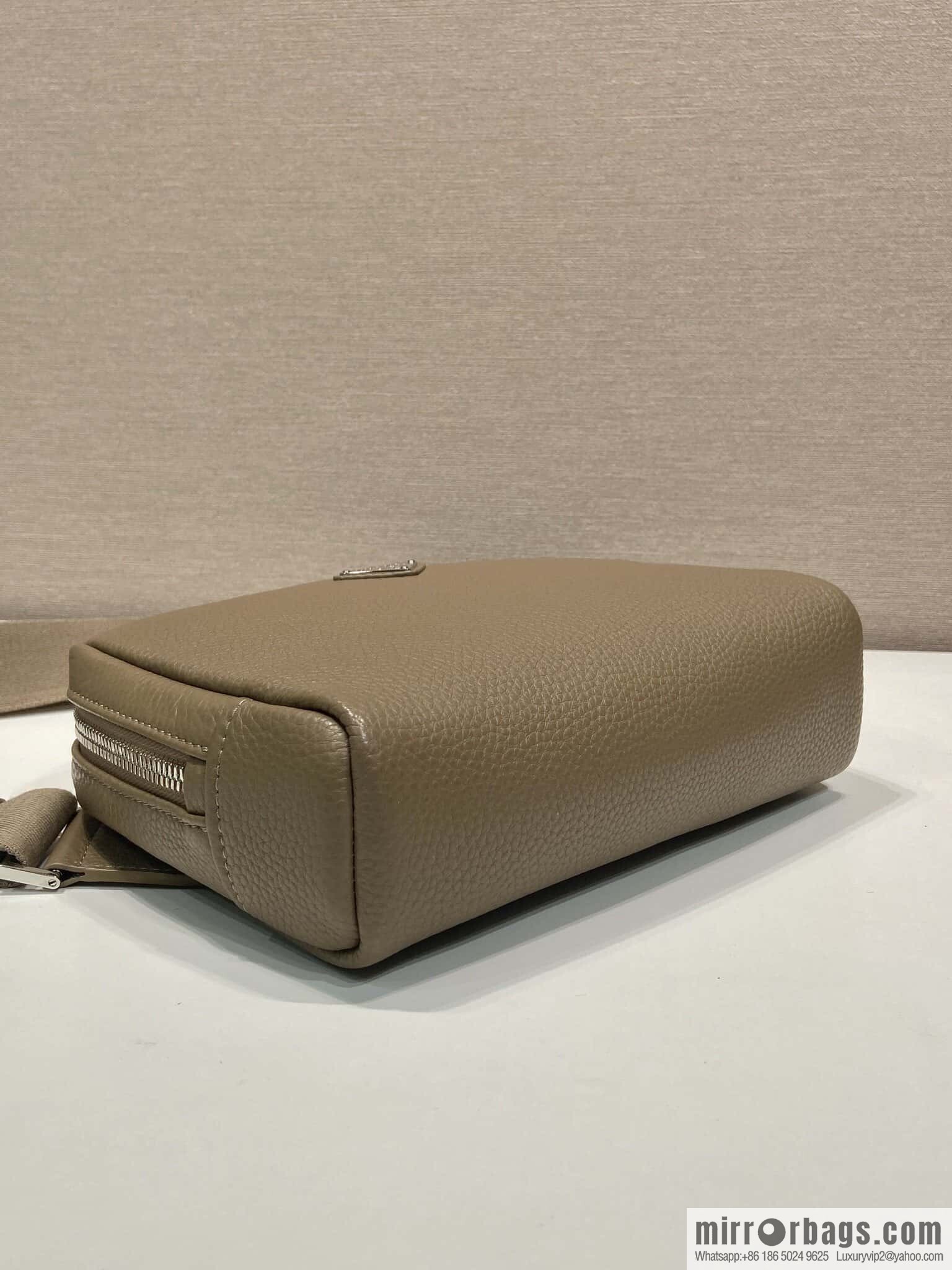 PRADA 🎉 new breast bag 🎉 2VH181 large new color🎉🎉