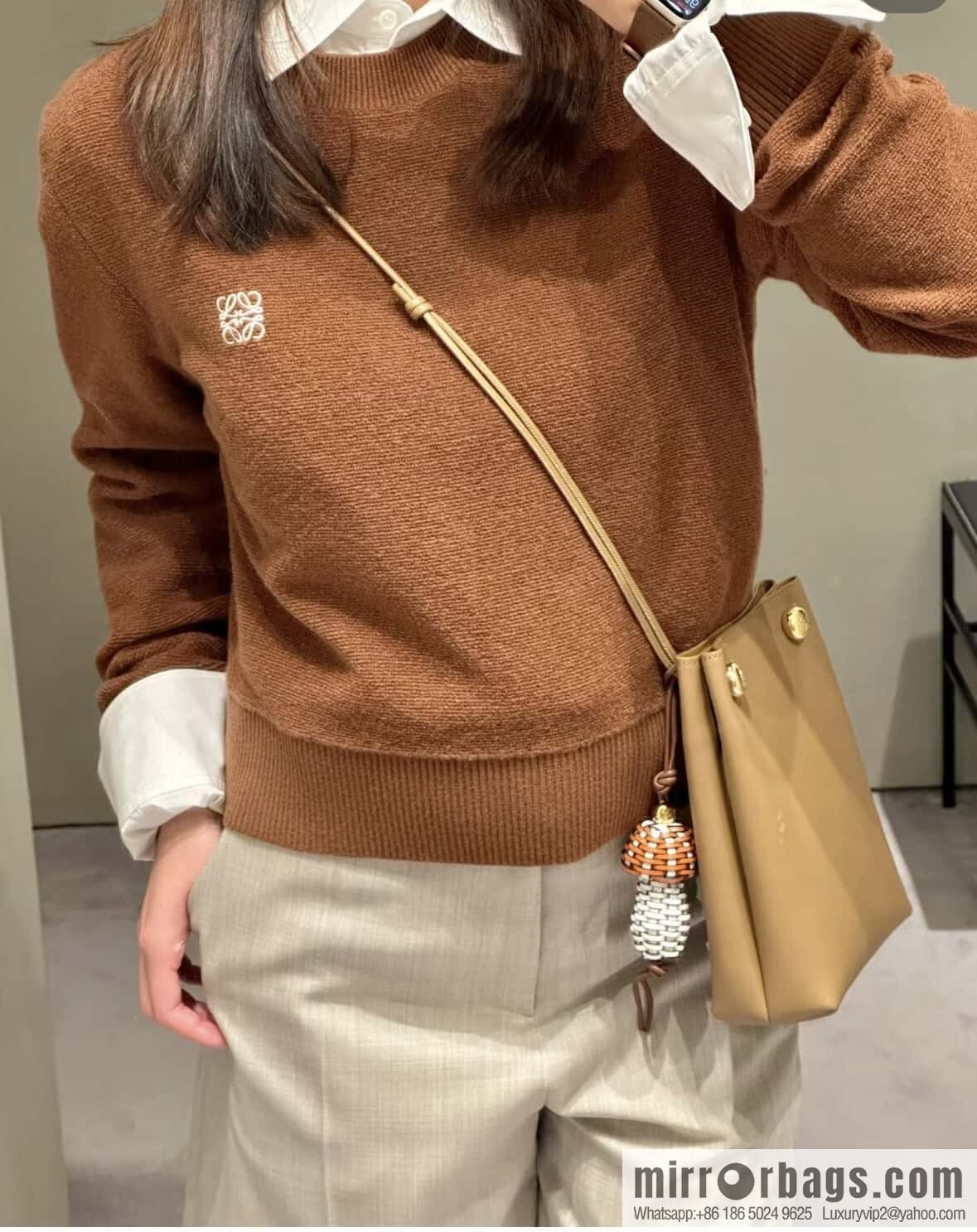 LOEWE Pebble Pouch 0905 Oak Brown