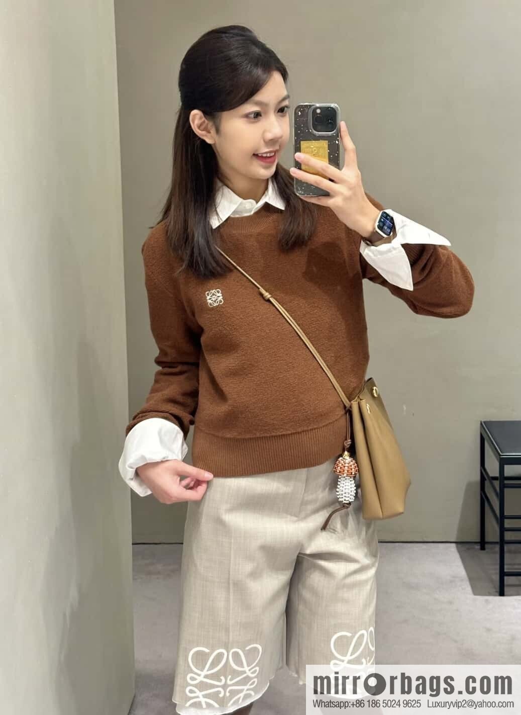 LOEWE Pebble Pouch 0905 Oak Brown