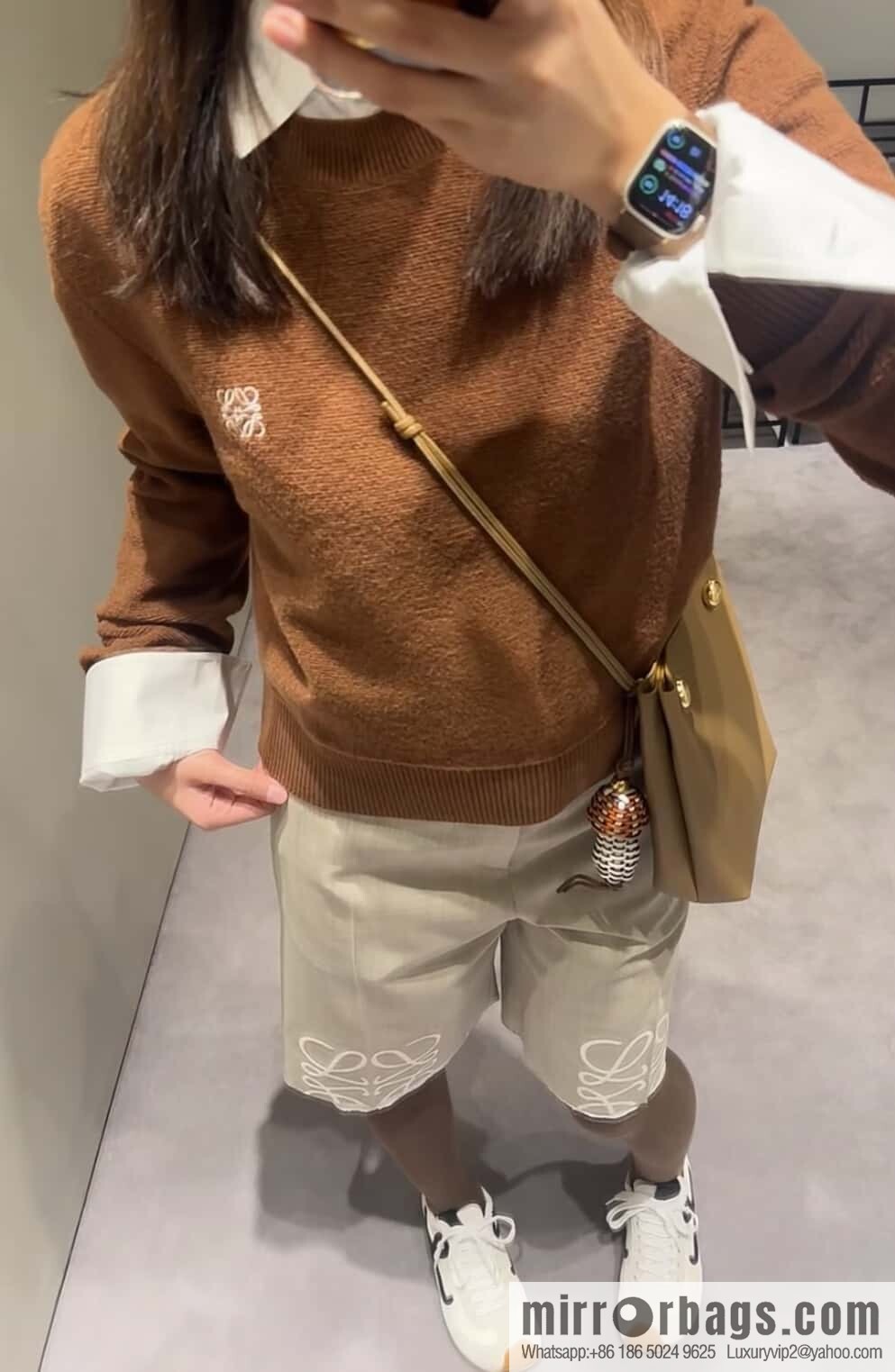 LOEWE Pebble Pouch 0905 Oak Brown