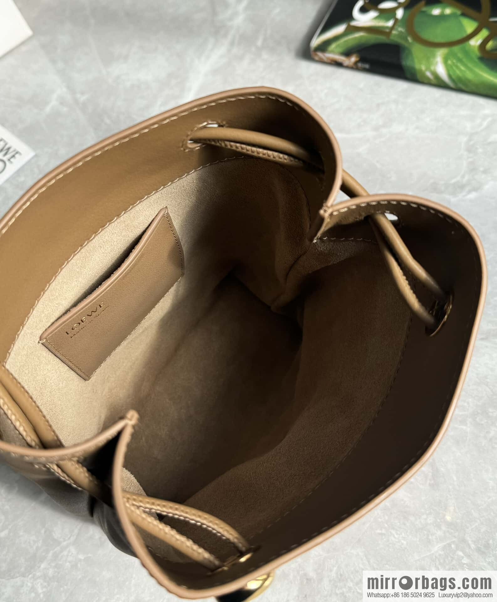 LOEWE Pebble Pouch 0905 Oak Brown