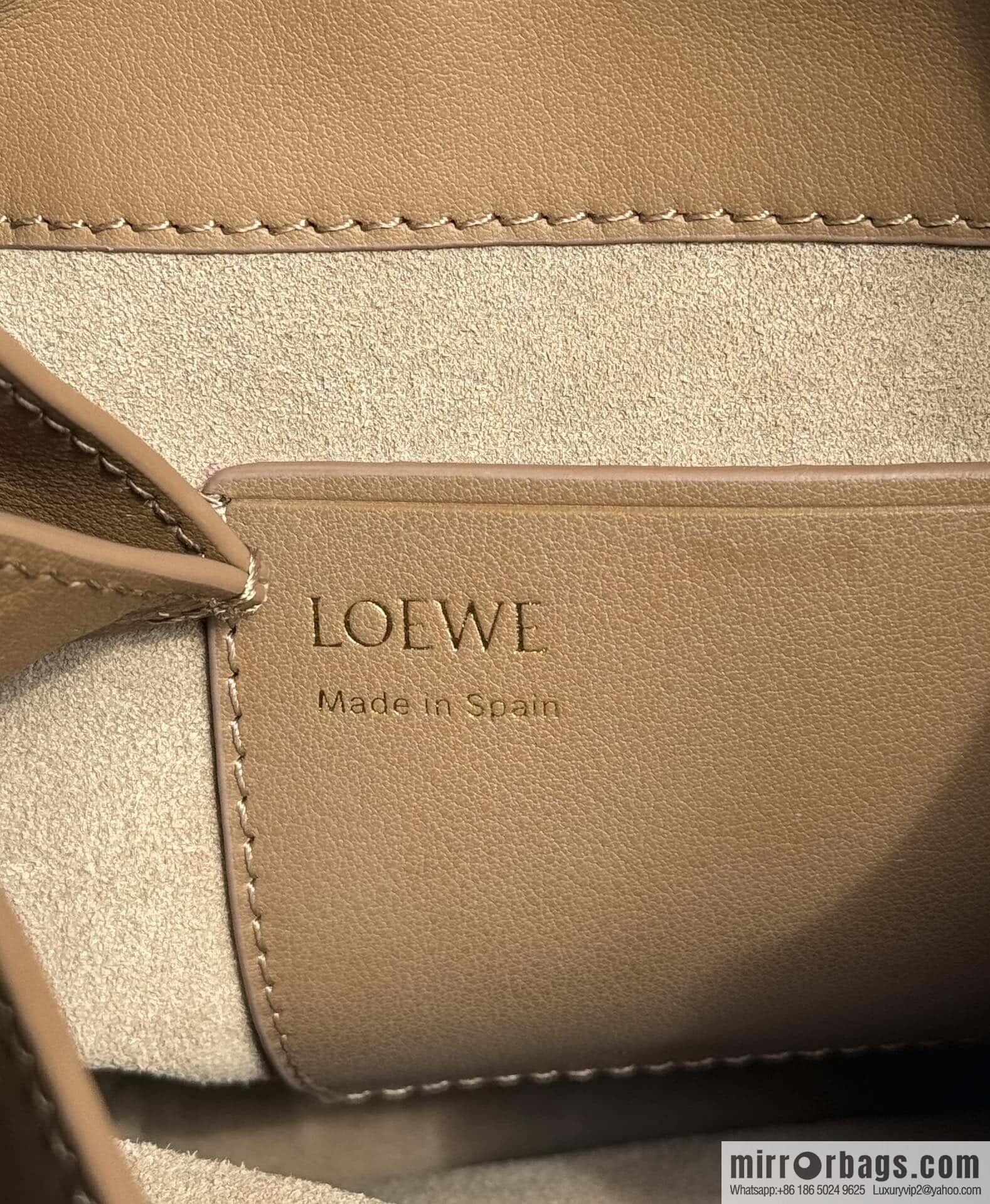 LOEWE Pebble Pouch 0905 Oak Brown