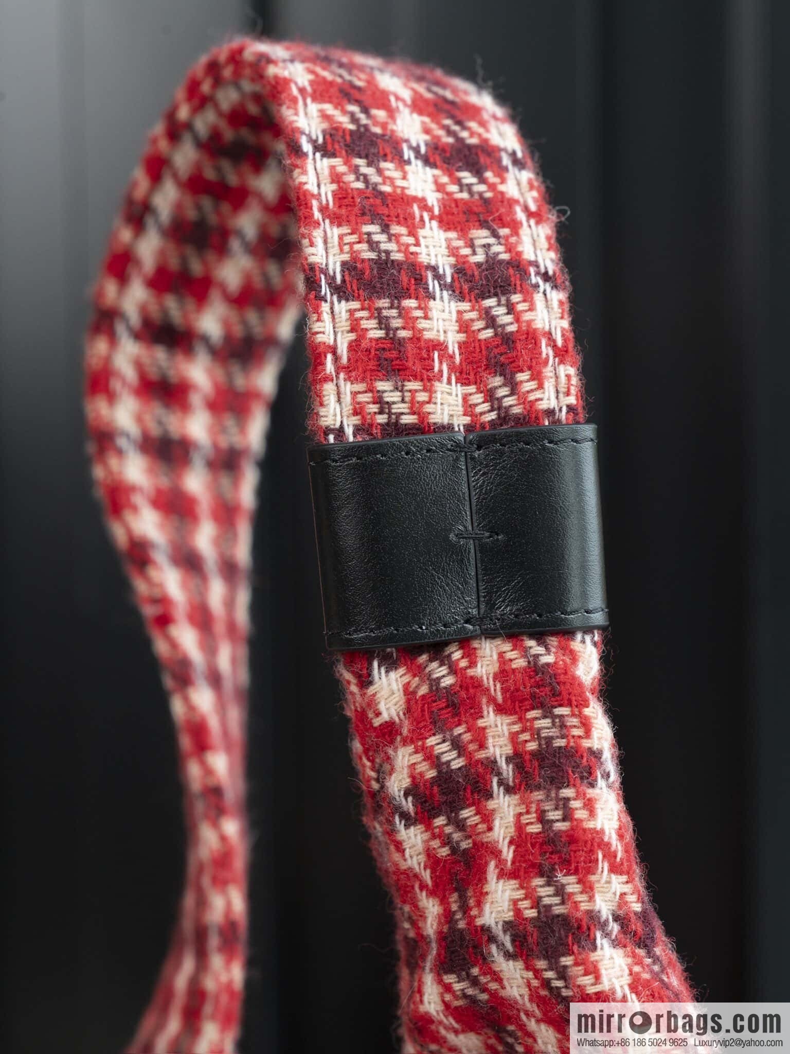 𝐂𝐡𝐚𝐧𝐞𝐥 𝟐𝟒𝐍 𝐜𝐨𝐜𝐨𝐧𝐞𝐢𝐠𝐞 Ski Series Red Thousand Birds ⛷️ AS5052