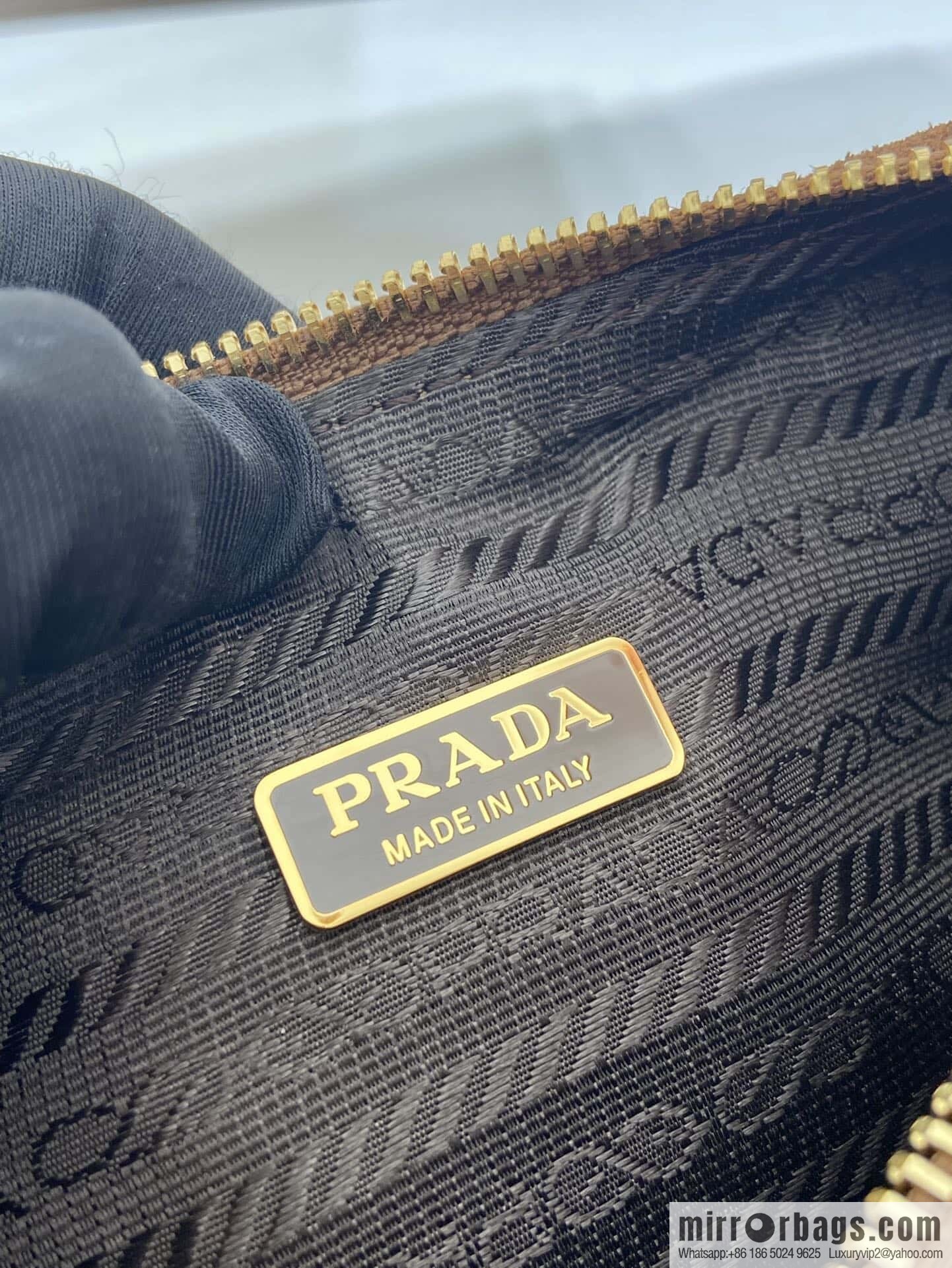 PRADA 🎉 Hobo 🎉 1 BC 204B Hand Carry/Underarm Bag/Crossbody Bag