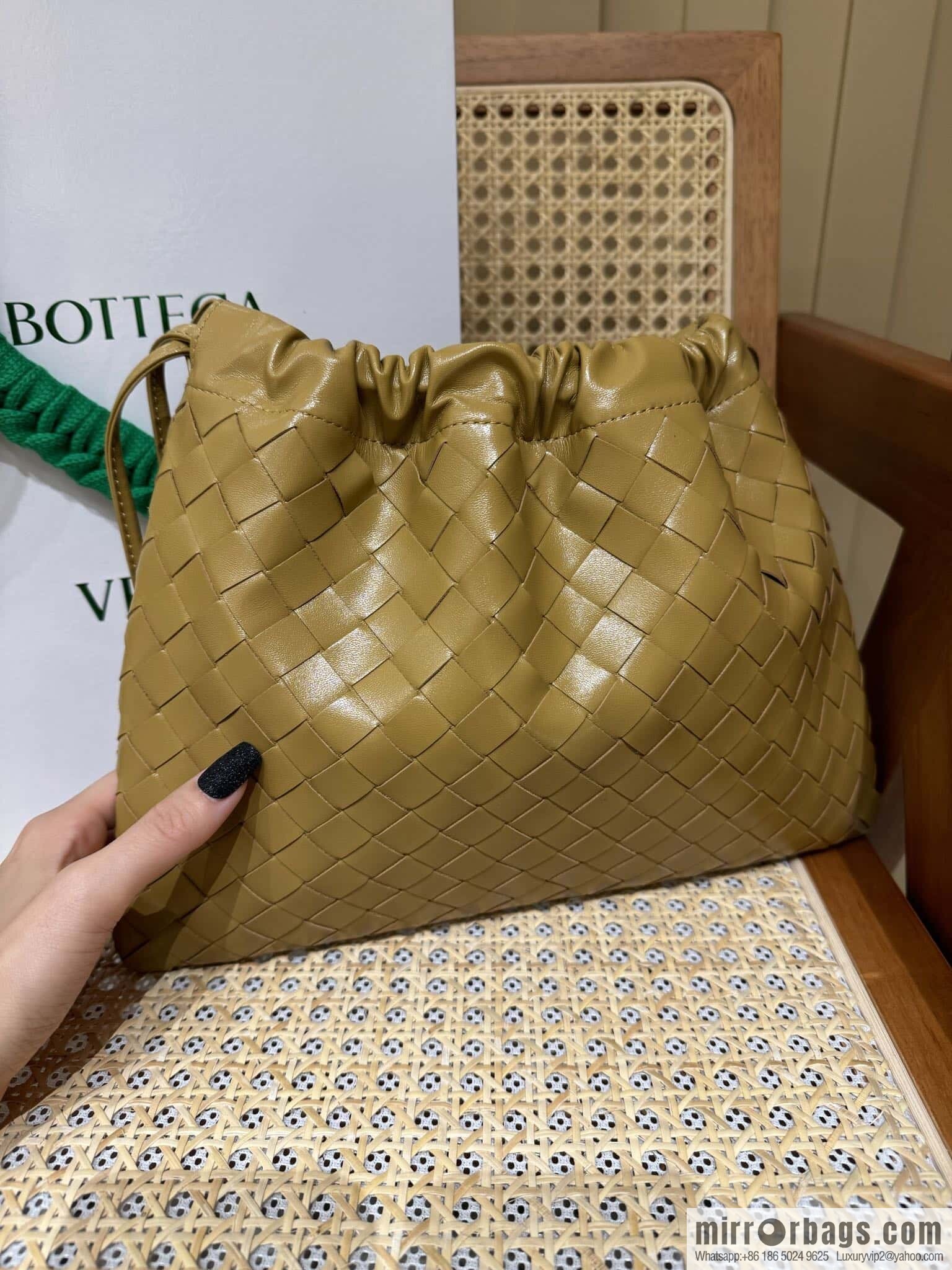BV Medium Dustbag Clutch 796728 Pine cone brown