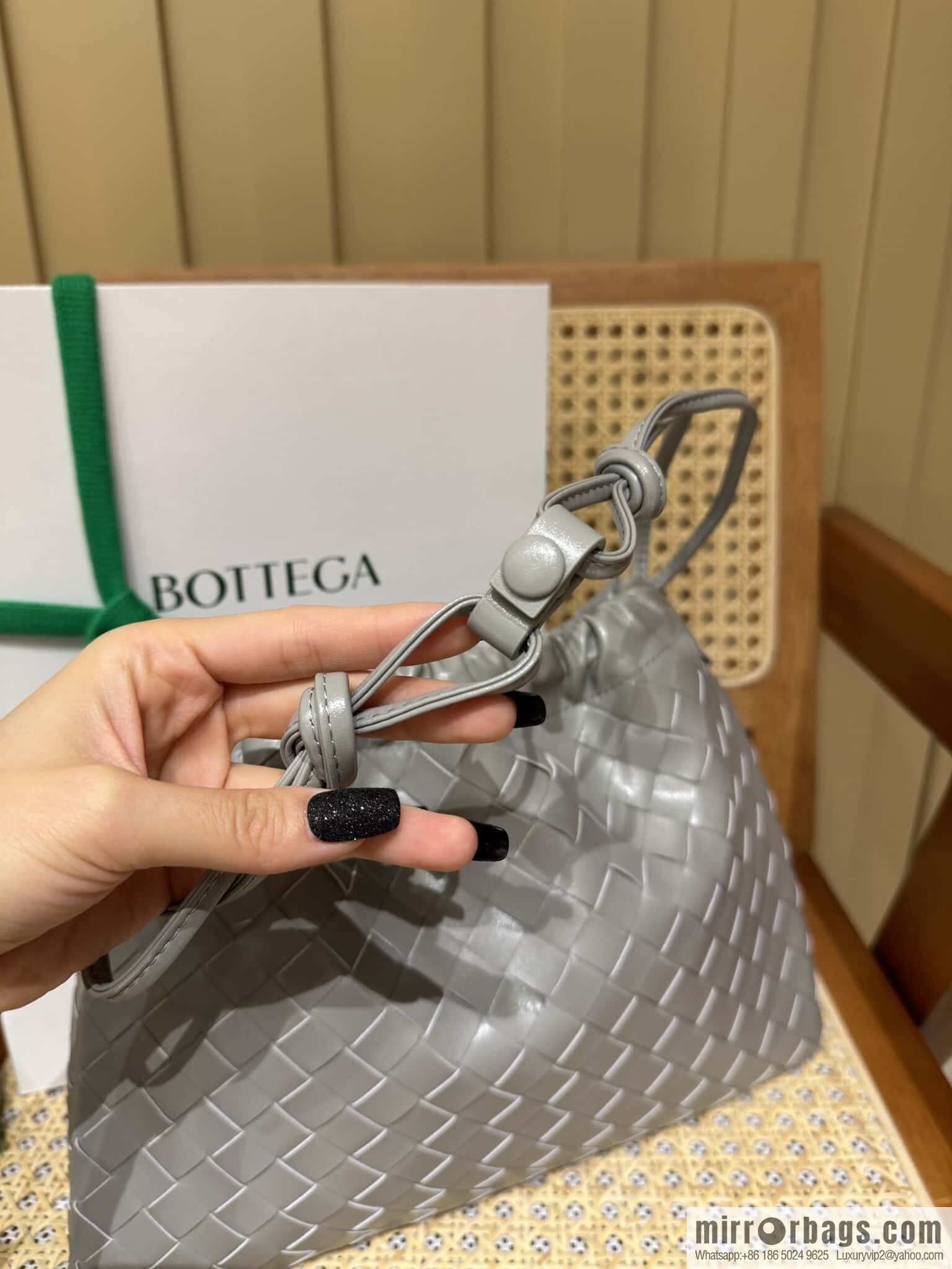 BV Medium Dustbag Clutch 796728 Silver Grey