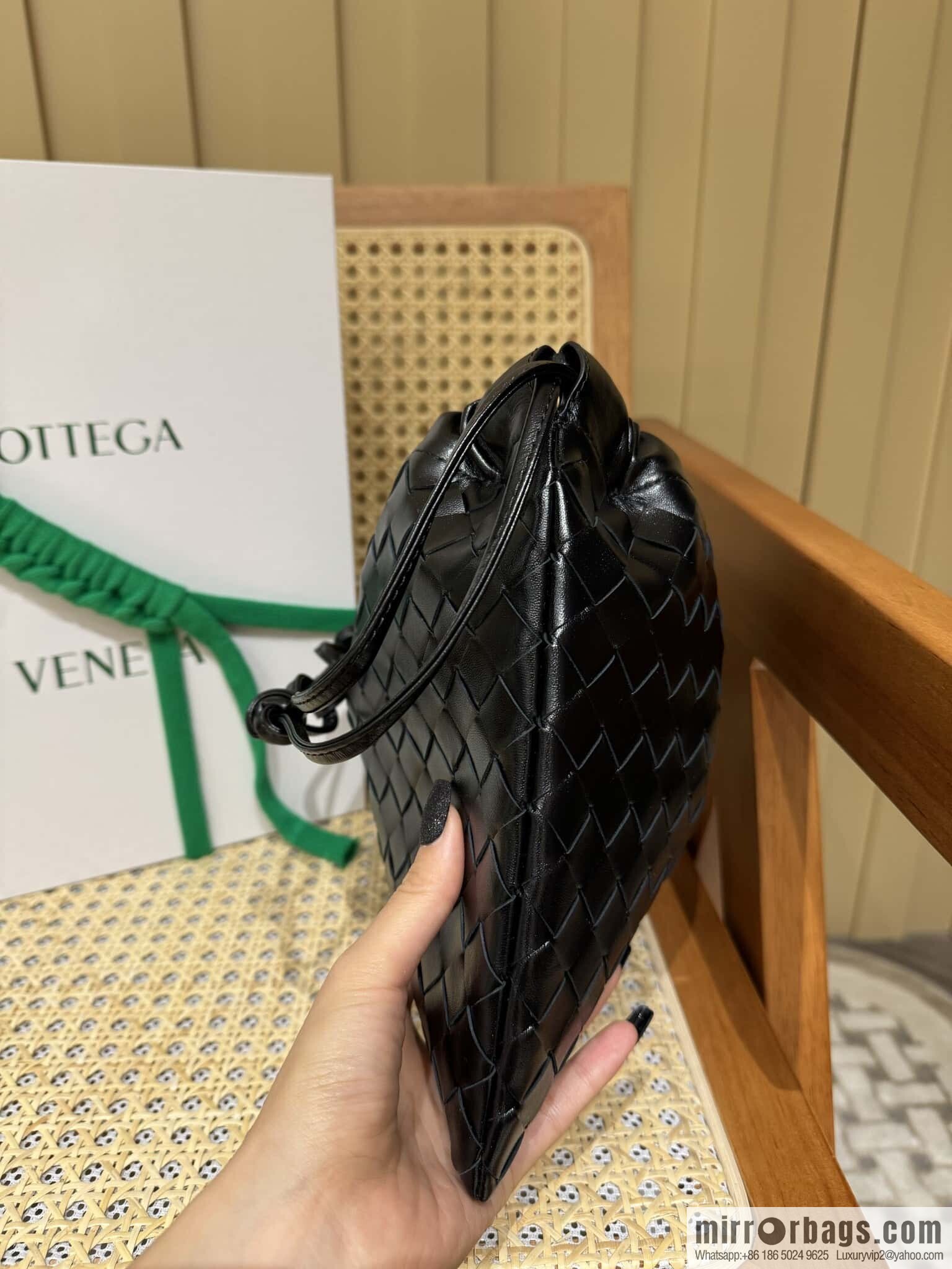 BV Medium Dustbag Clutch 796728 Black