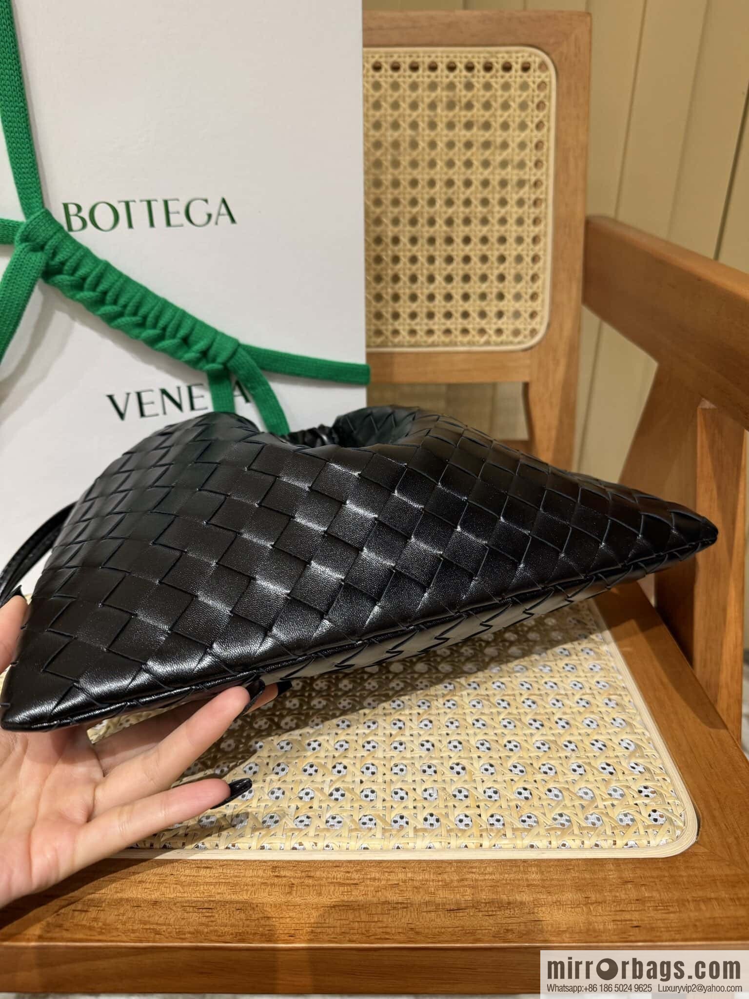 BV Medium Dustbag Clutch 796728 Black