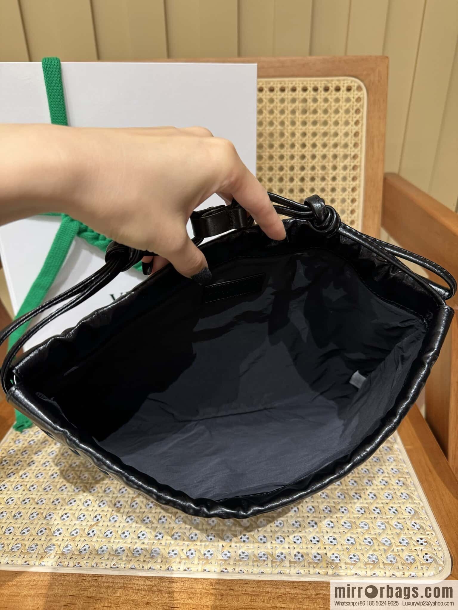 BV Medium Dustbag Clutch 796728 Black