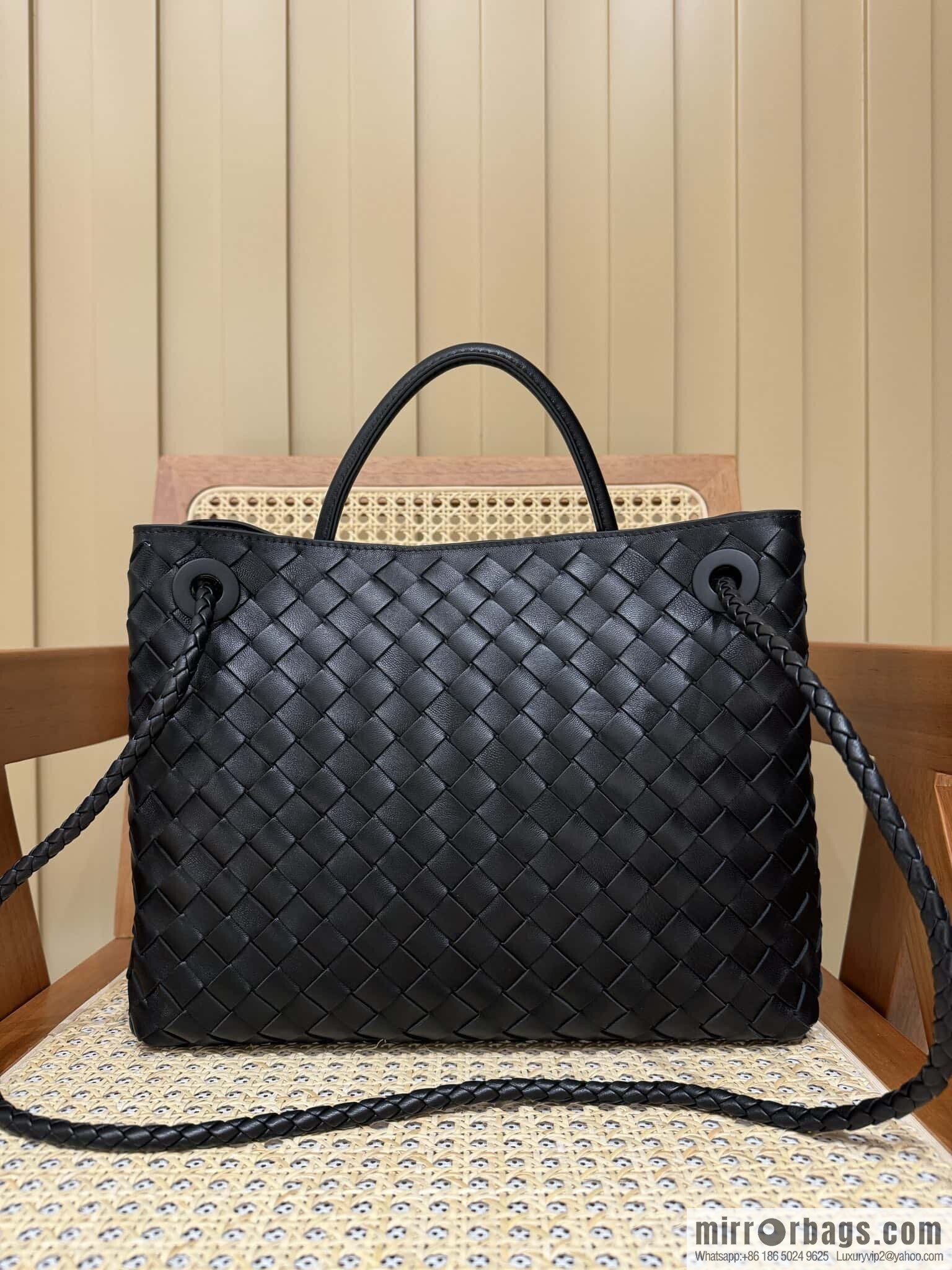 BV Medium Andiamond 766016 Black