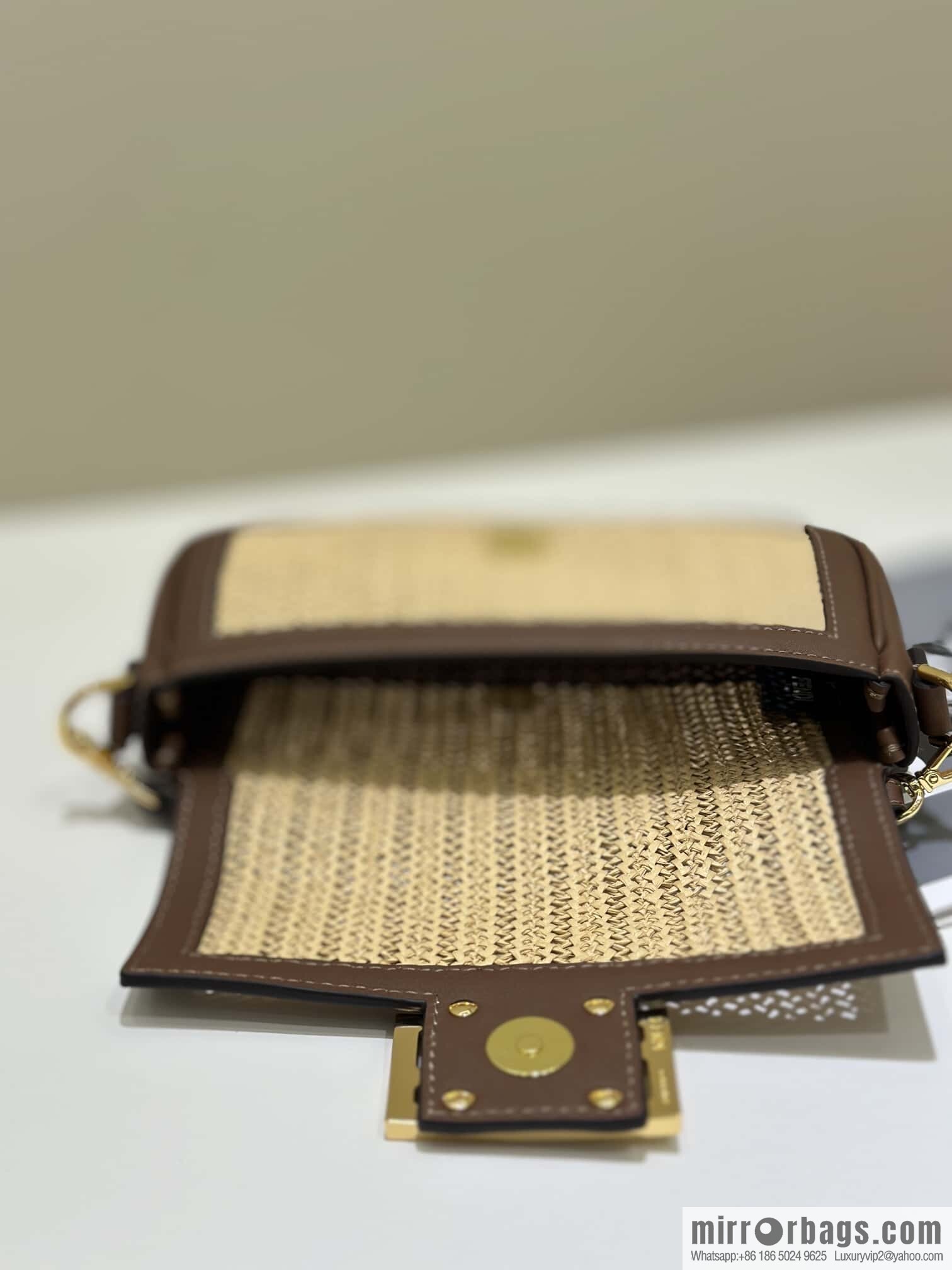 FENDI Baguette hand-woven raffia handbag, model number: 8666S red-brown
