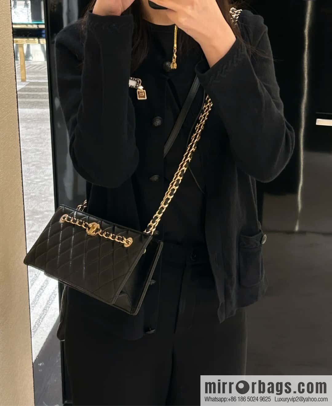 𝐂𝐡𝐚𝐧𝐞𝐥 𝟐𝟒𝐤 catwalk model, retro dinner bag, black 🖤 AS5203