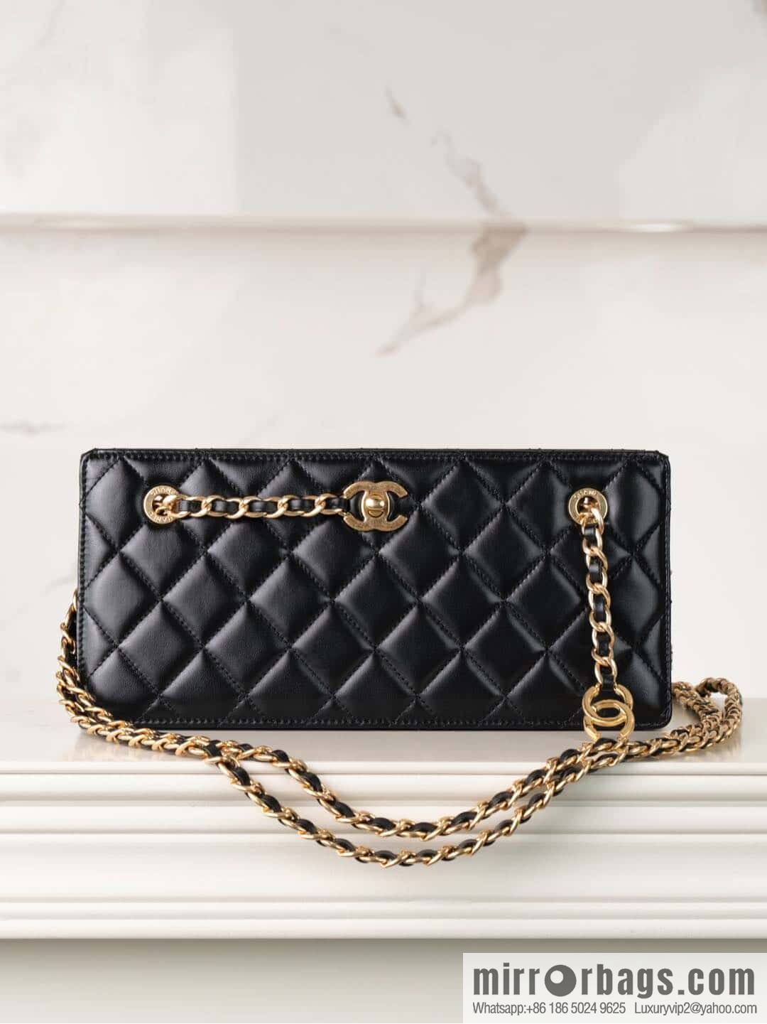 𝐂𝐡𝐚𝐧𝐞𝐥 𝟐𝟒𝐤 catwalk model, retro dinner bag, black 🖤 AS5203