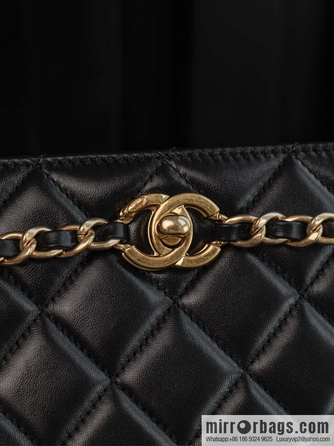 𝐂𝐡𝐚𝐧𝐞𝐥 𝟐𝟒𝐤 catwalk model, retro dinner bag, black 🖤 AS5203