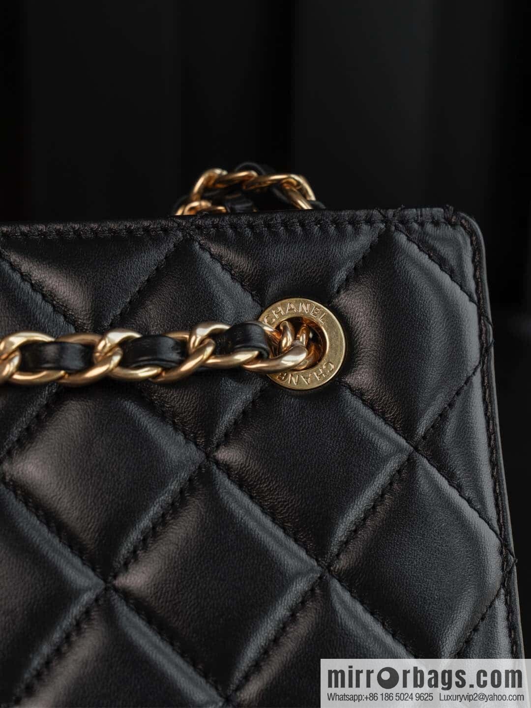 𝐂𝐡𝐚𝐧𝐞𝐥 𝟐𝟒𝐤 catwalk model, retro dinner bag, black 🖤 AS5203