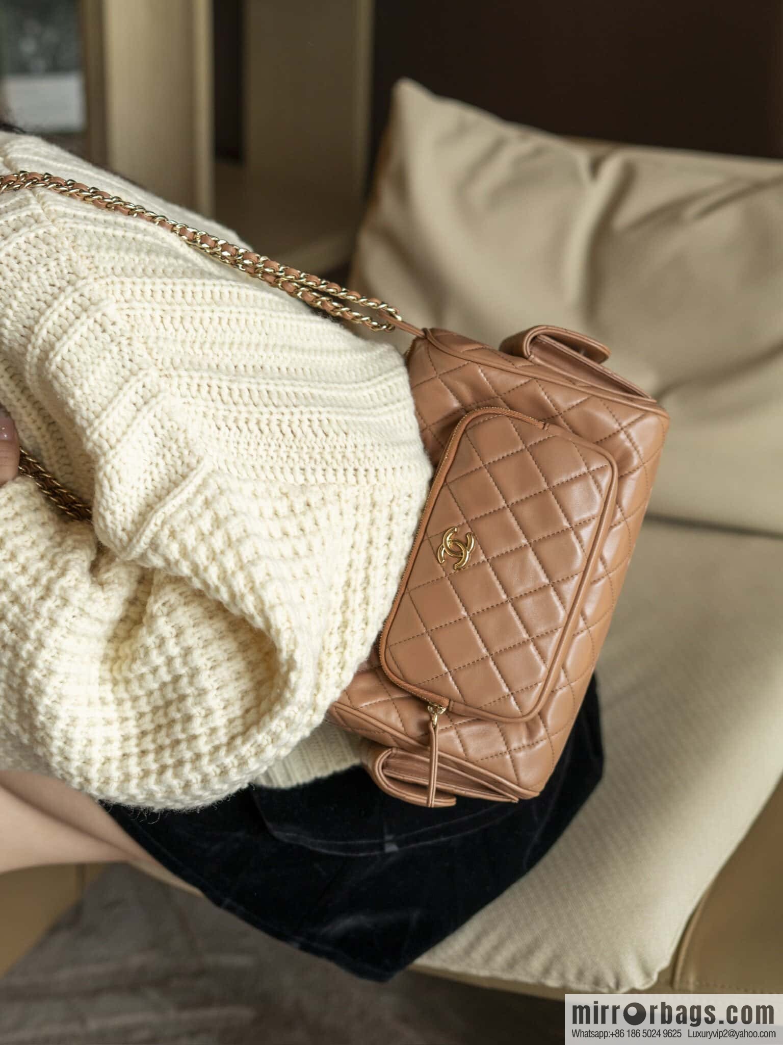 𝐂𝐇𝐀𝐍𝐄𝐋 𝟐𝟒𝐤 Camera Bag, Caramel 📷 AS5156