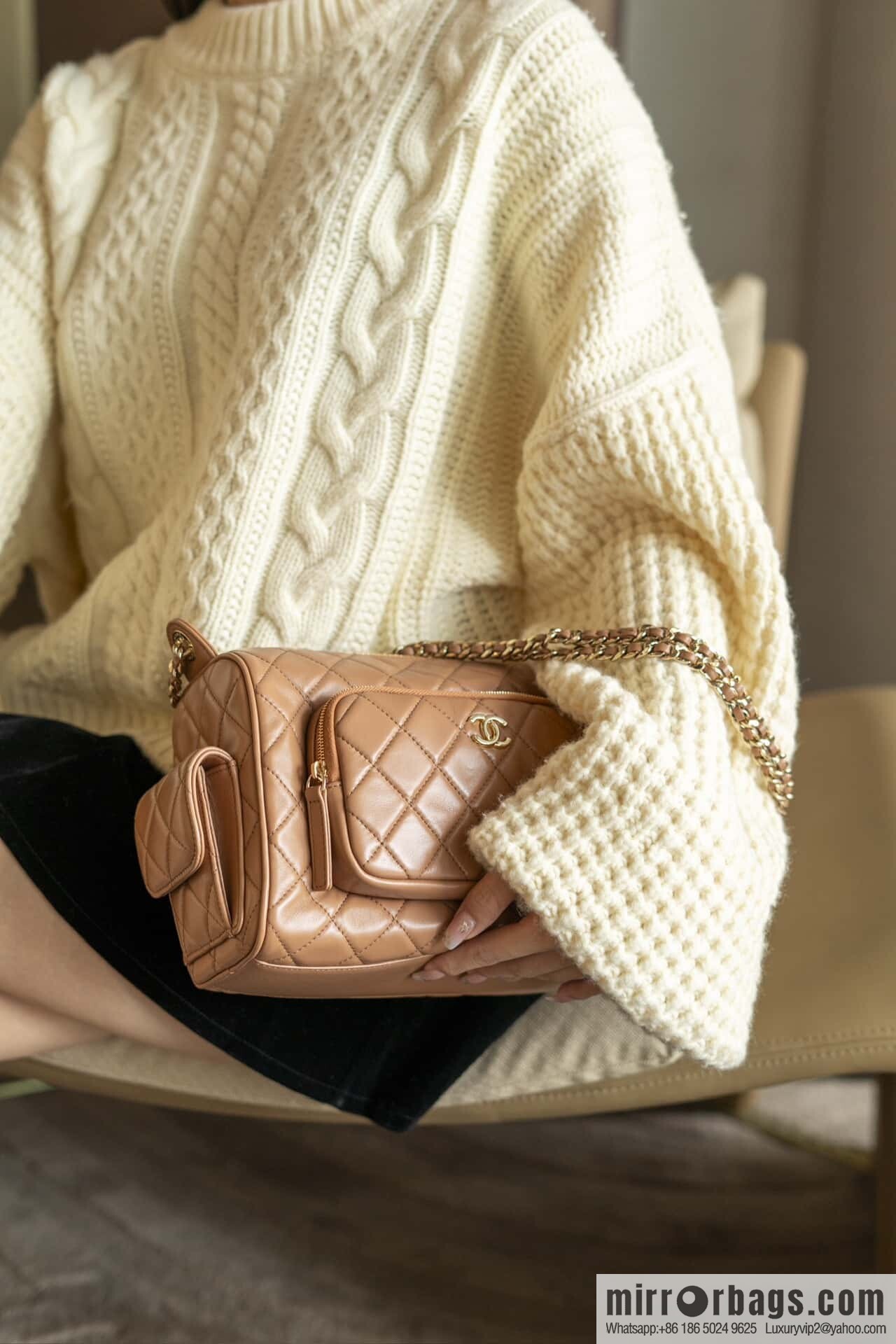 𝐂𝐇𝐀𝐍𝐄𝐋 𝟐𝟒𝐤 Camera Bag, Caramel 📷 AS5156