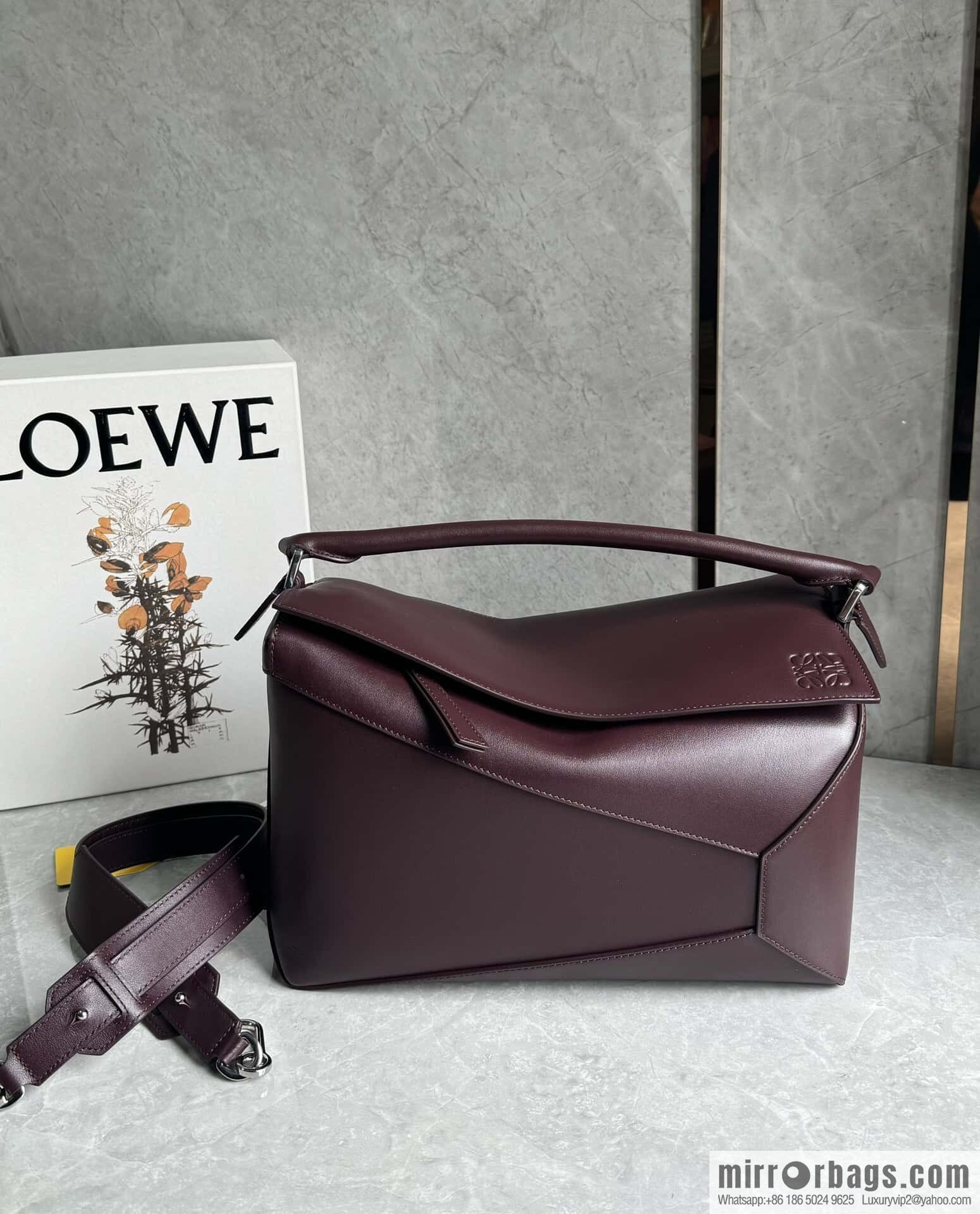 LOEWE new puzzle 0531 burgundy