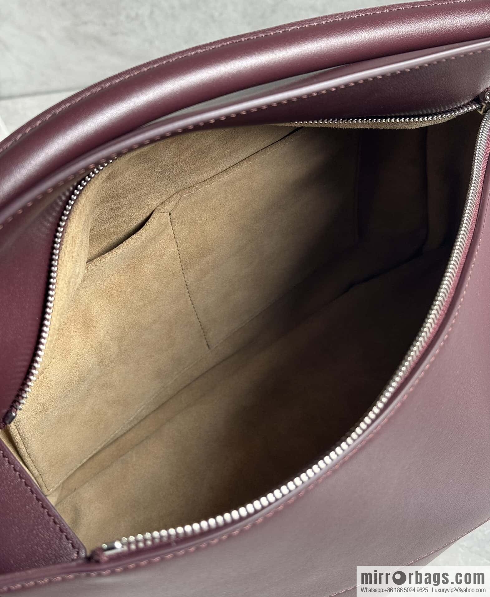 LOEWE new puzzle 0531 burgundy