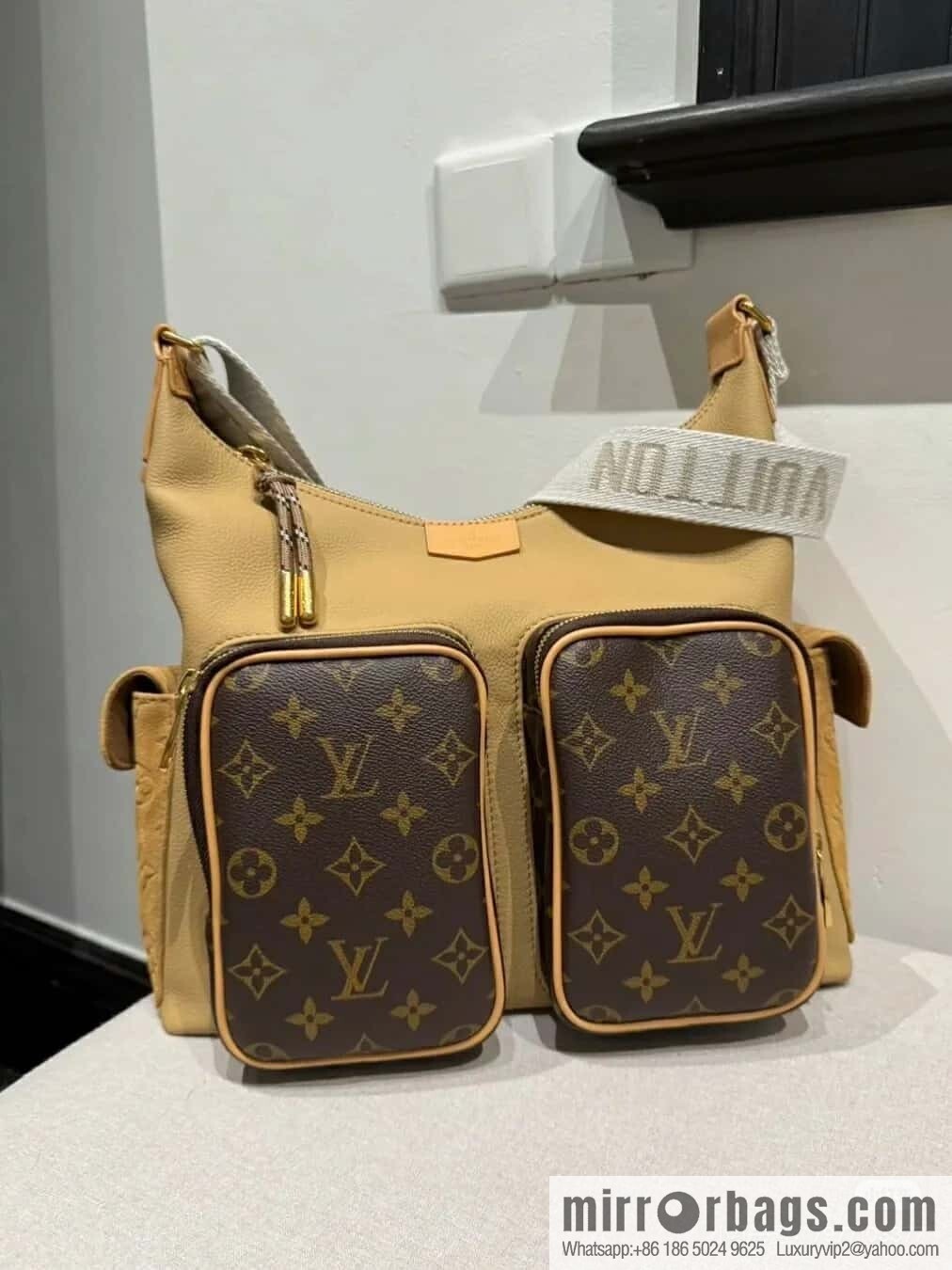[Original order boutique] M12697 presbyopia brown, men's bag messenger bag series HOBO CARGO handbag