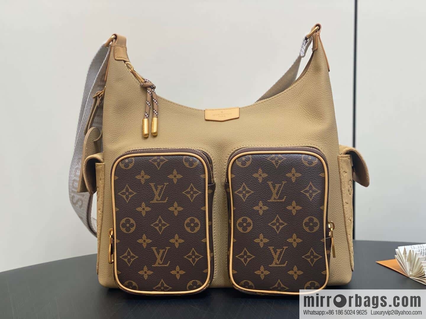[Original order boutique] M12697 presbyopia brown, men's bag messenger bag series HOBO CARGO handbag