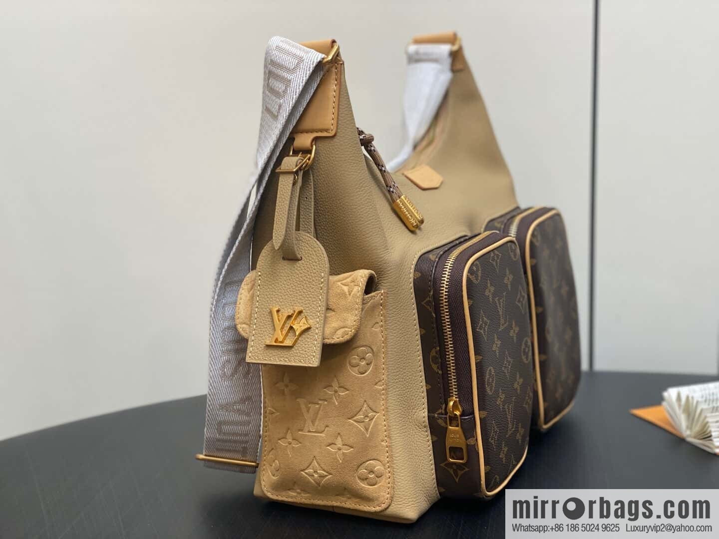 [Original order boutique] M12697 presbyopia brown, men's bag messenger bag series HOBO CARGO handbag