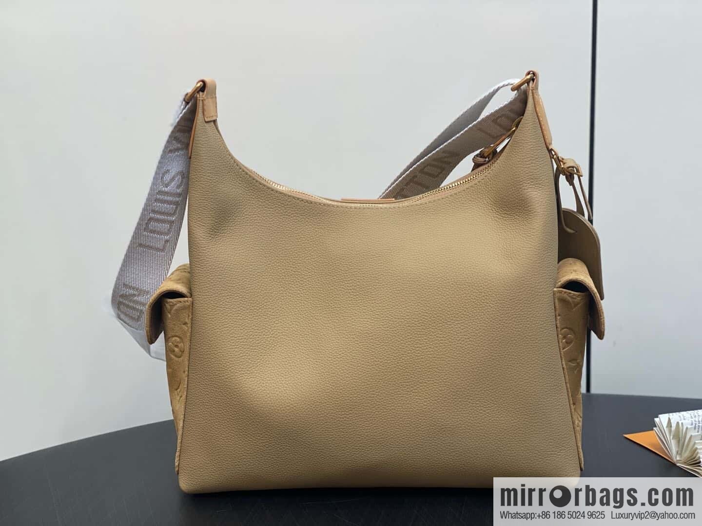 [Original order boutique] M12697 presbyopia brown, men's bag messenger bag series HOBO CARGO handbag