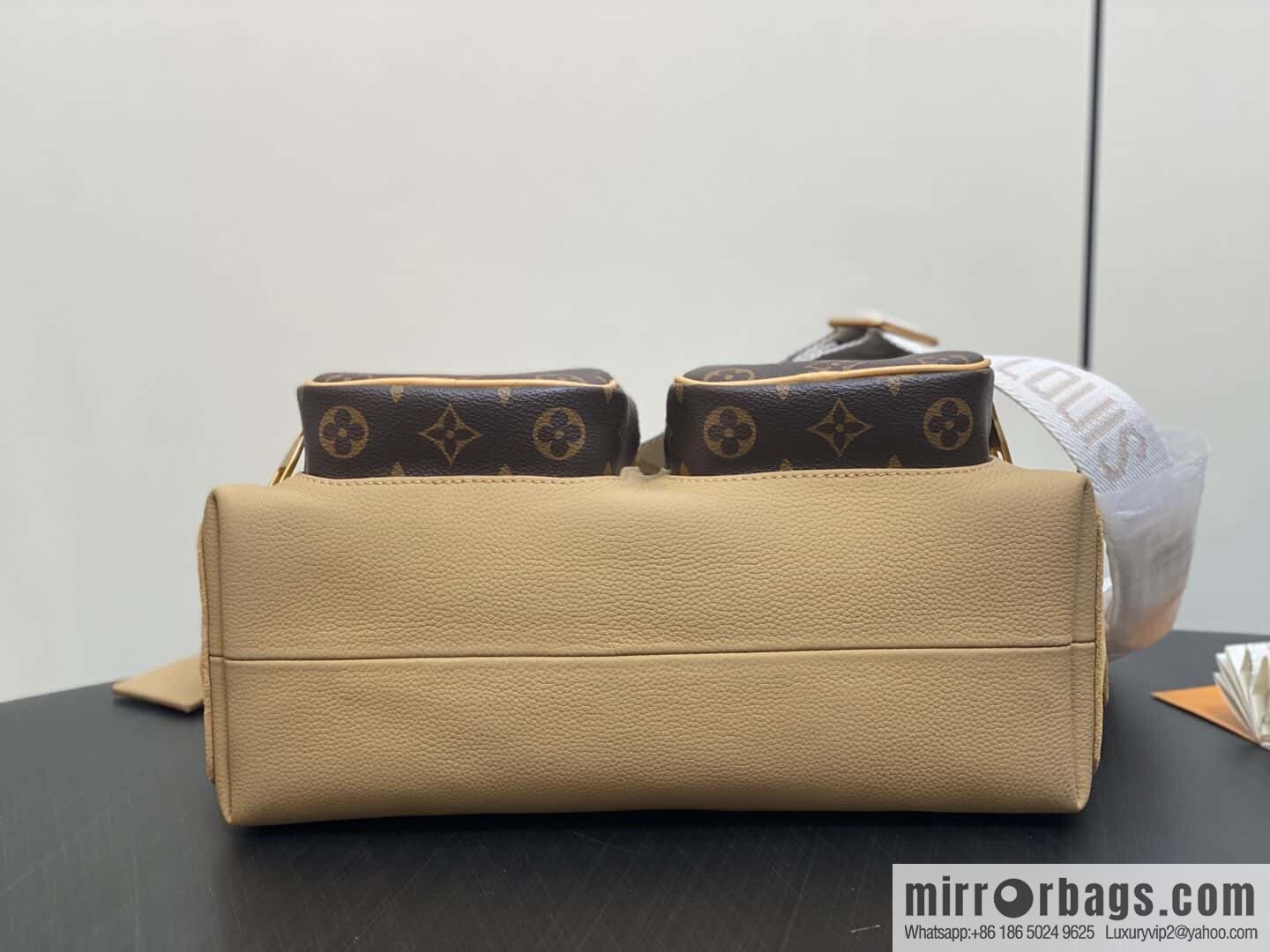 [Original order boutique] M12697 presbyopia brown, men's bag messenger bag series HOBO CARGO handbag