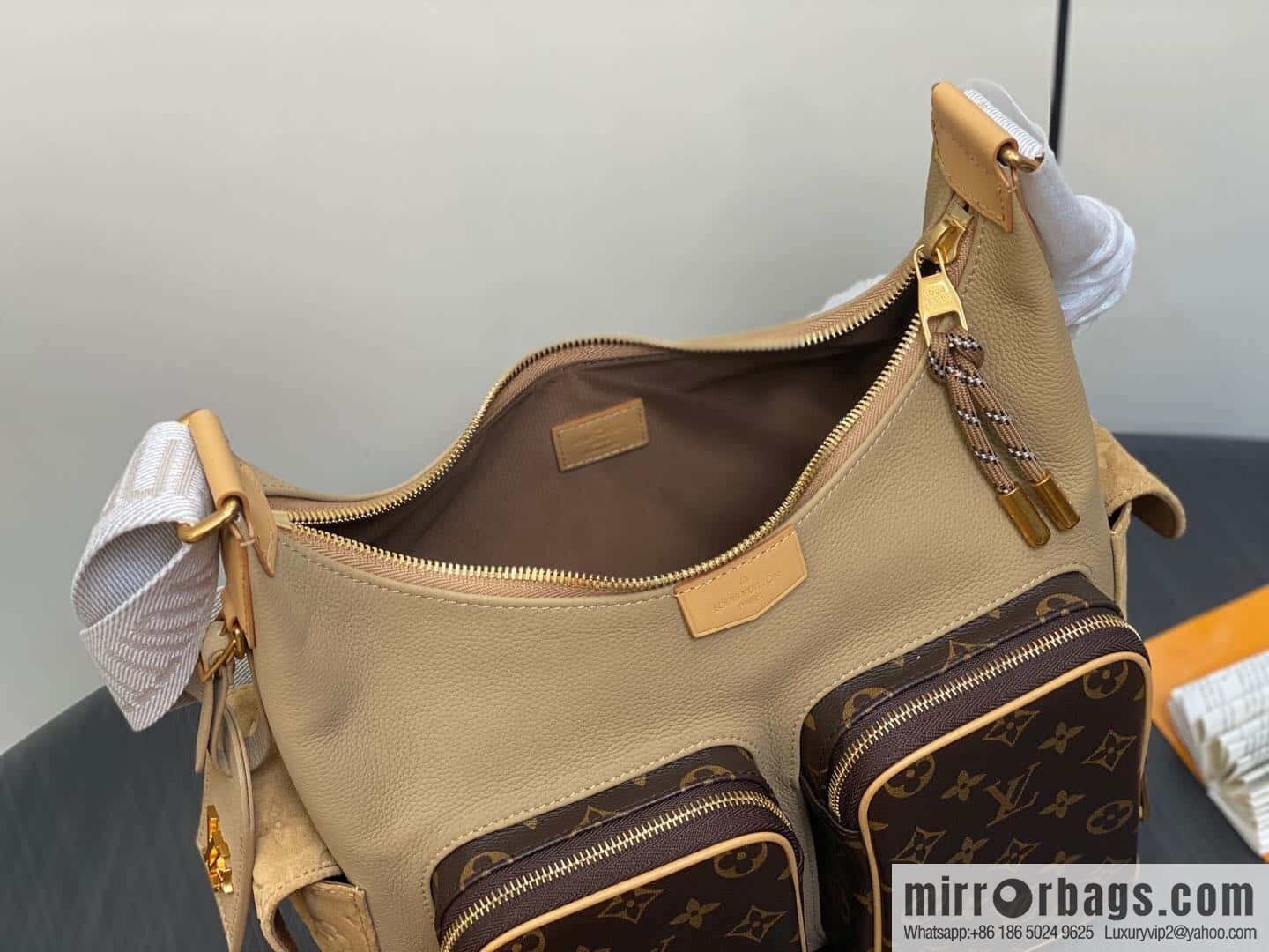 [Original order boutique] M12697 presbyopia brown, men's bag messenger bag series HOBO CARGO handbag