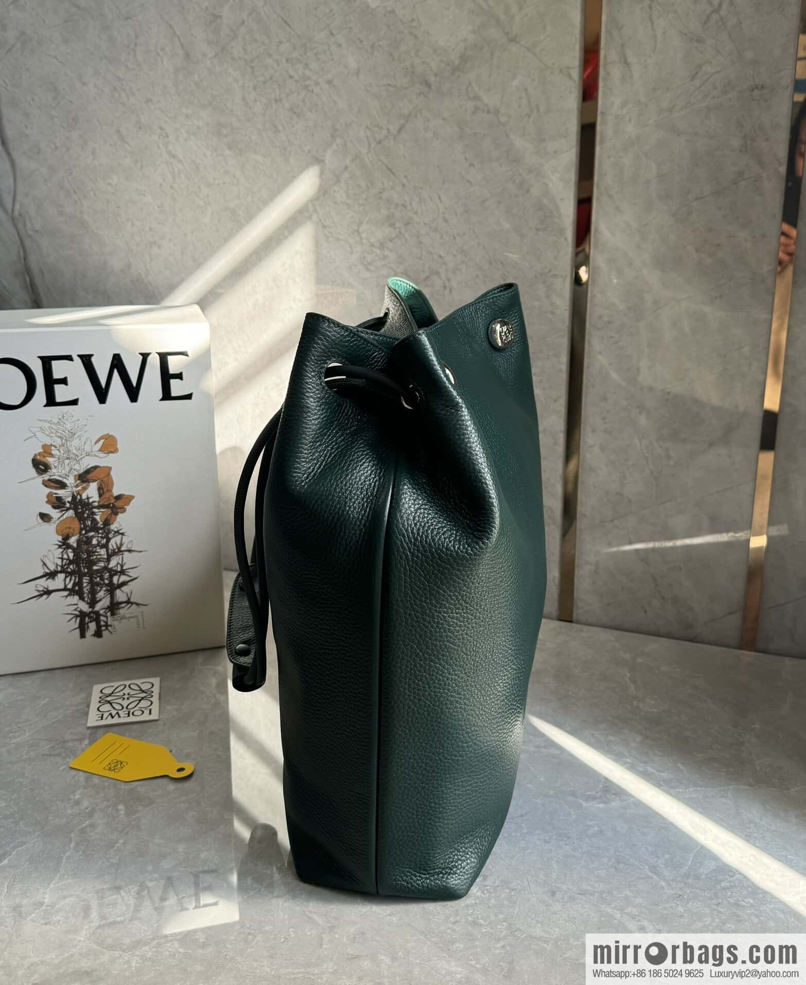 LOEWE Pebble hobo 0905 green