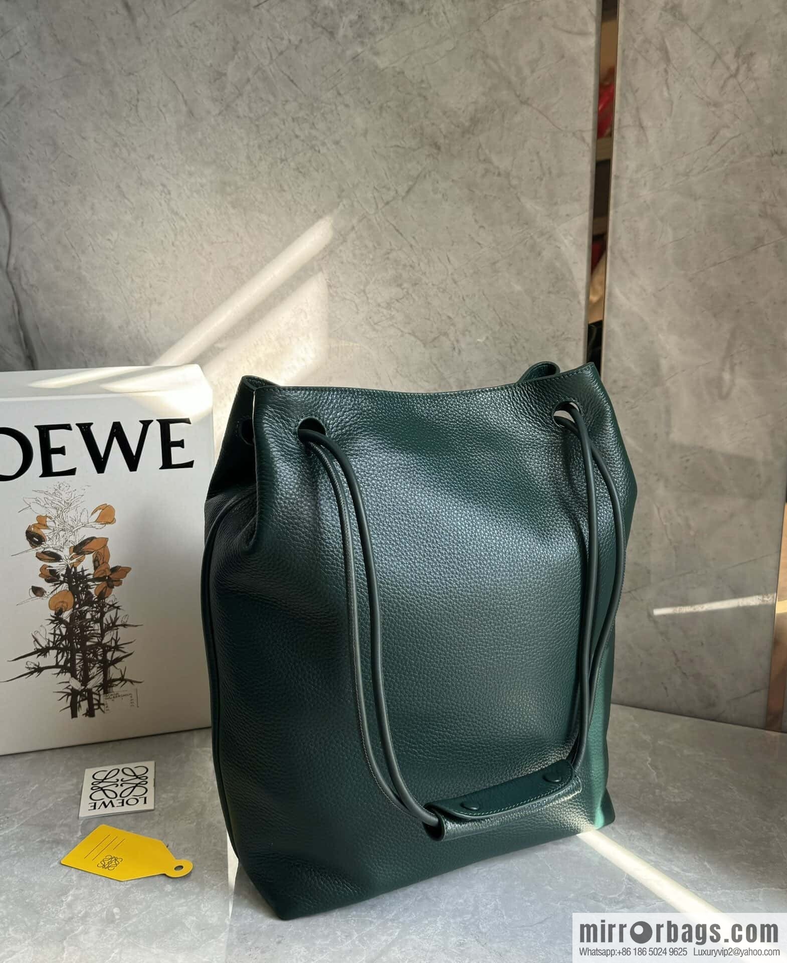 LOEWE Pebble hobo 0905 green