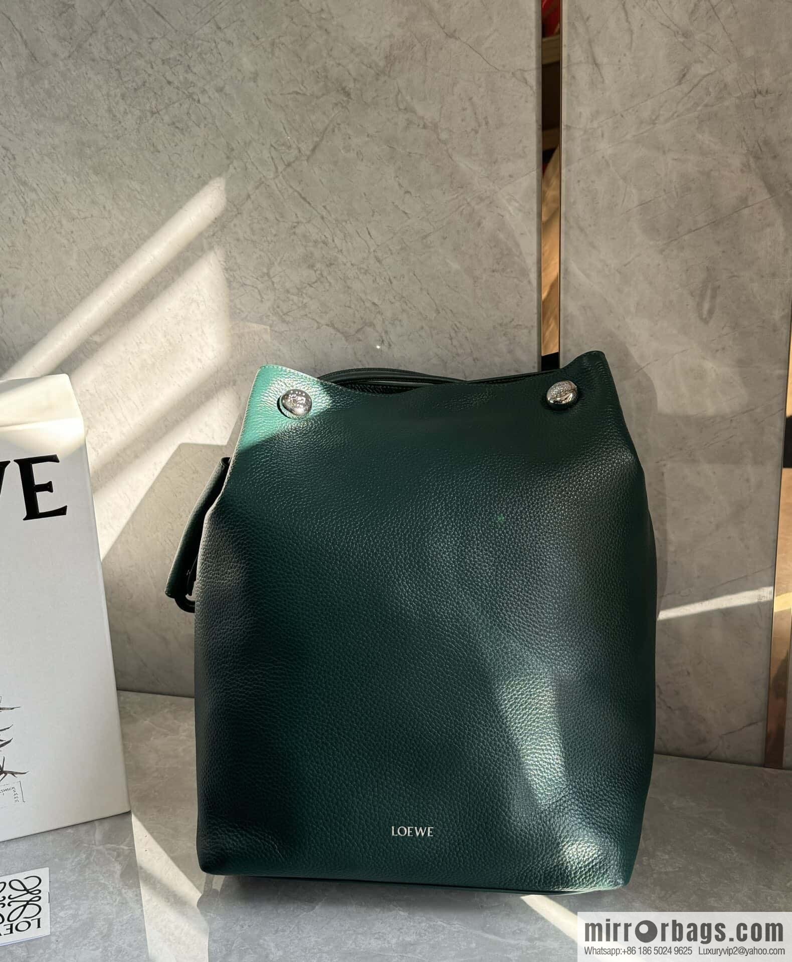 LOEWE Pebble hobo 0905 green