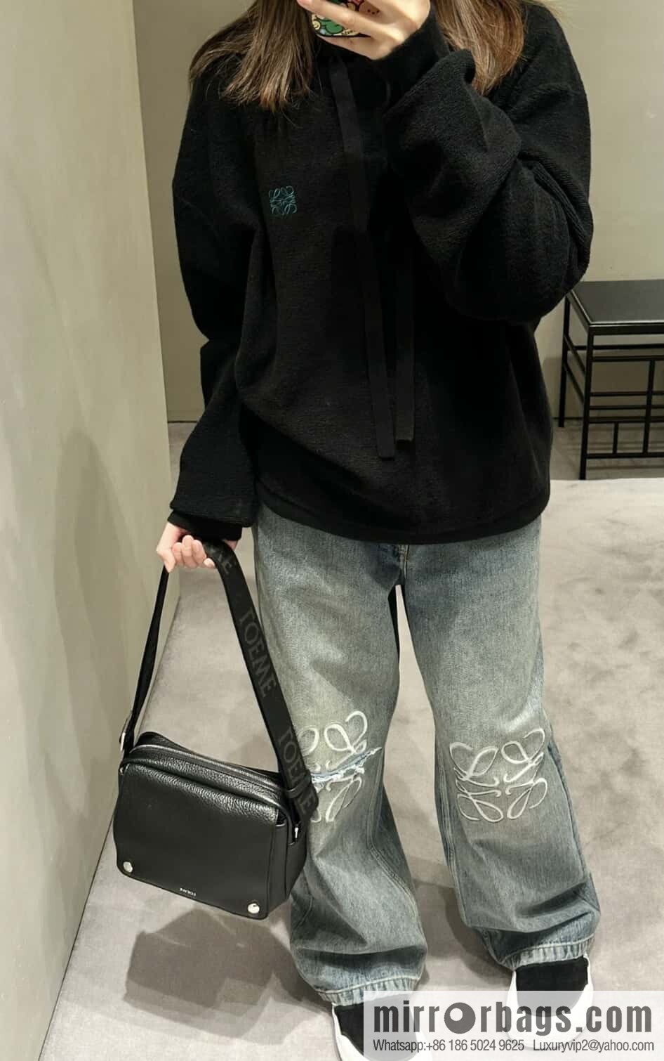 LOEWE Latest | Pebble Messenger Bag 0522 Black