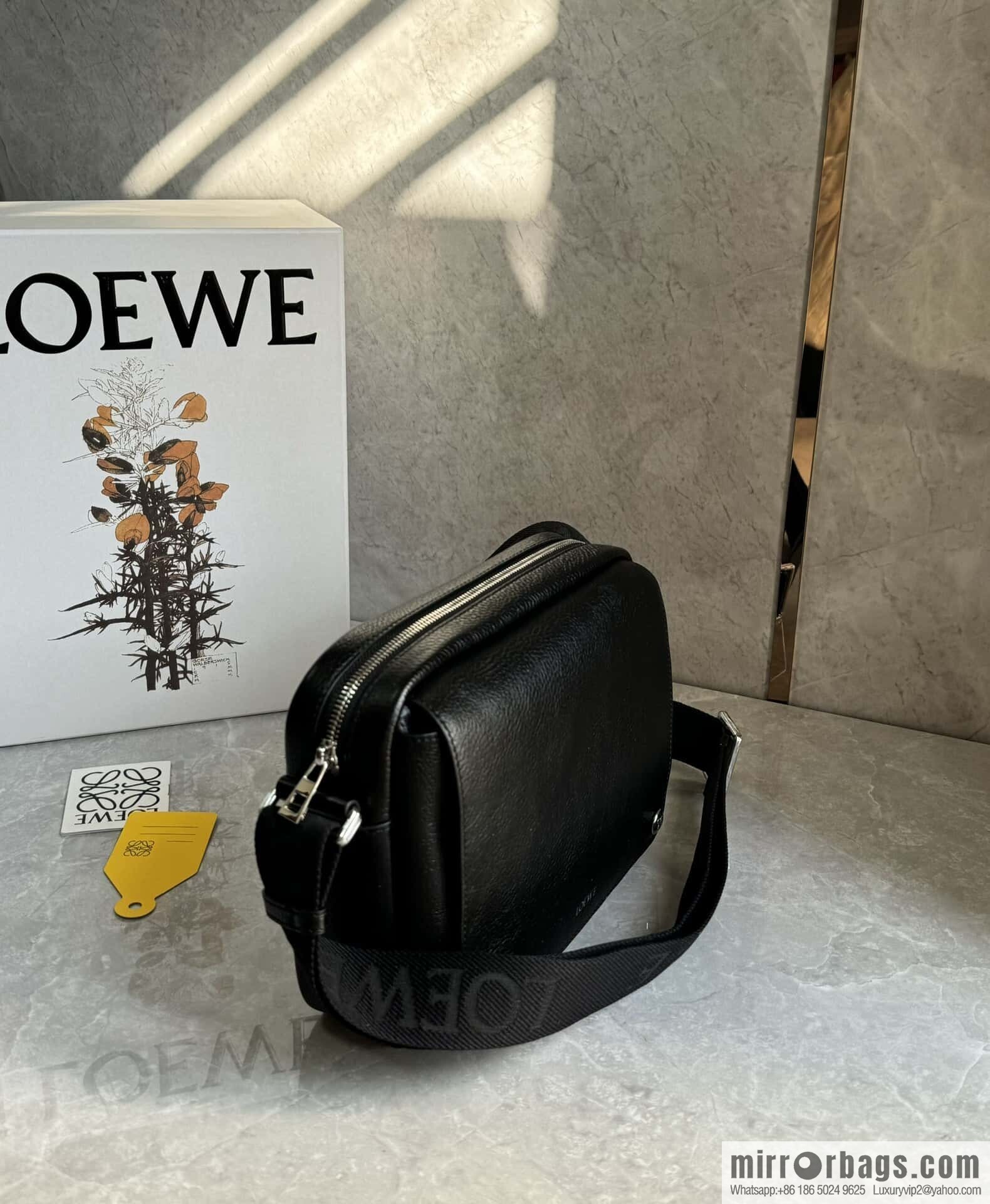 LOEWE Latest | Pebble Messenger Bag 0522 Black