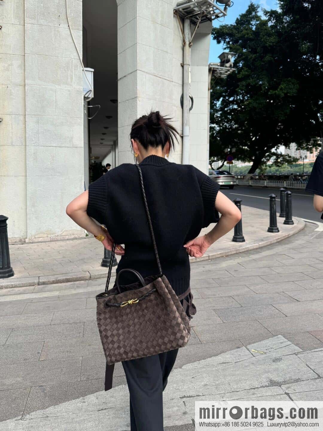 BV Medium Andiamo Tote Bag 766016 Suede Chocolate Brown