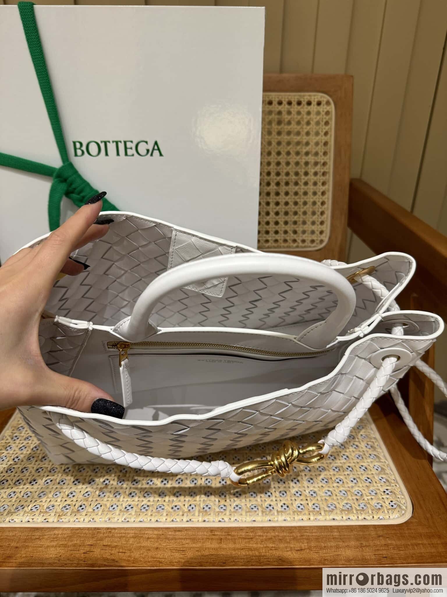BV small horizontal Andiamond handbag 766010 white