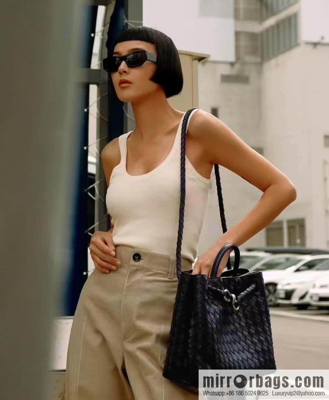BV 🆕 Medium Andiamo Handbag 766016 Black with Silver Buckle🆕