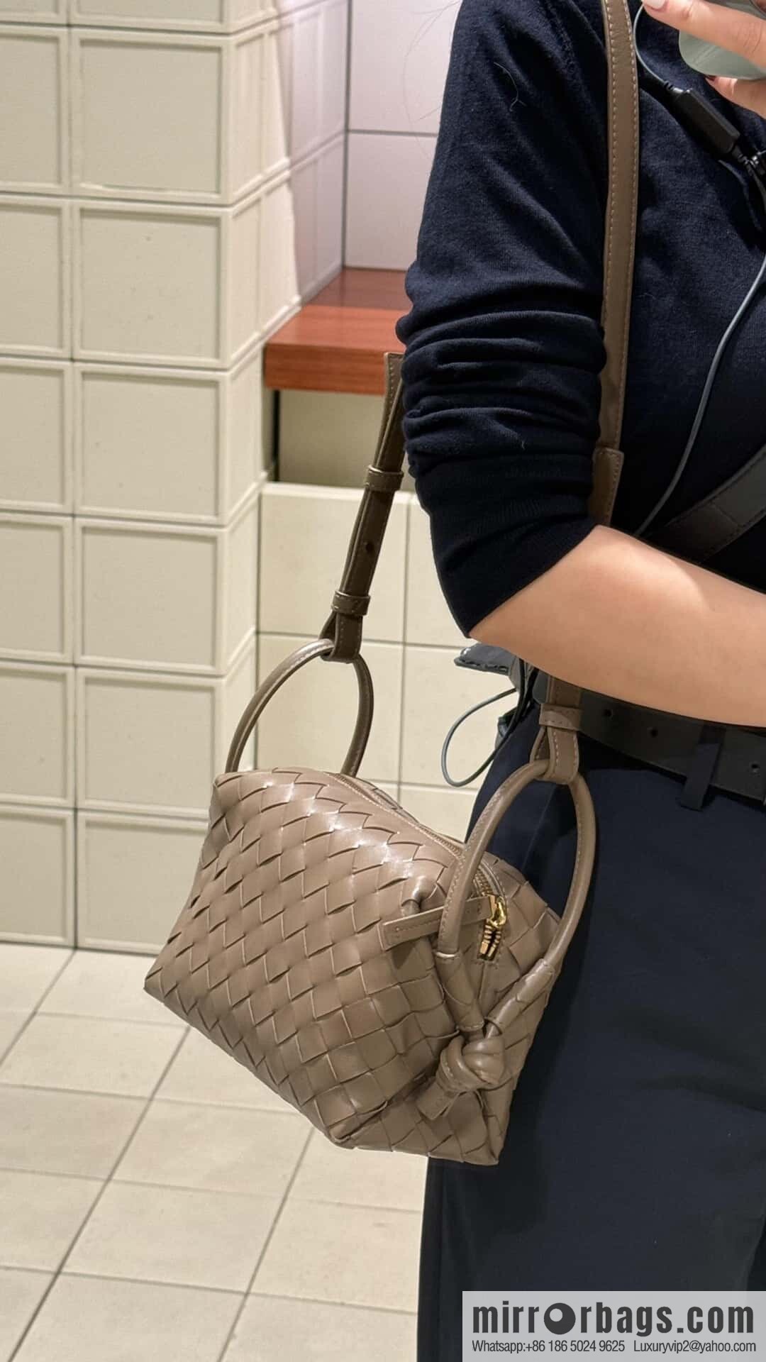 BV Loop Handbag 796615 Pine Cones Brown