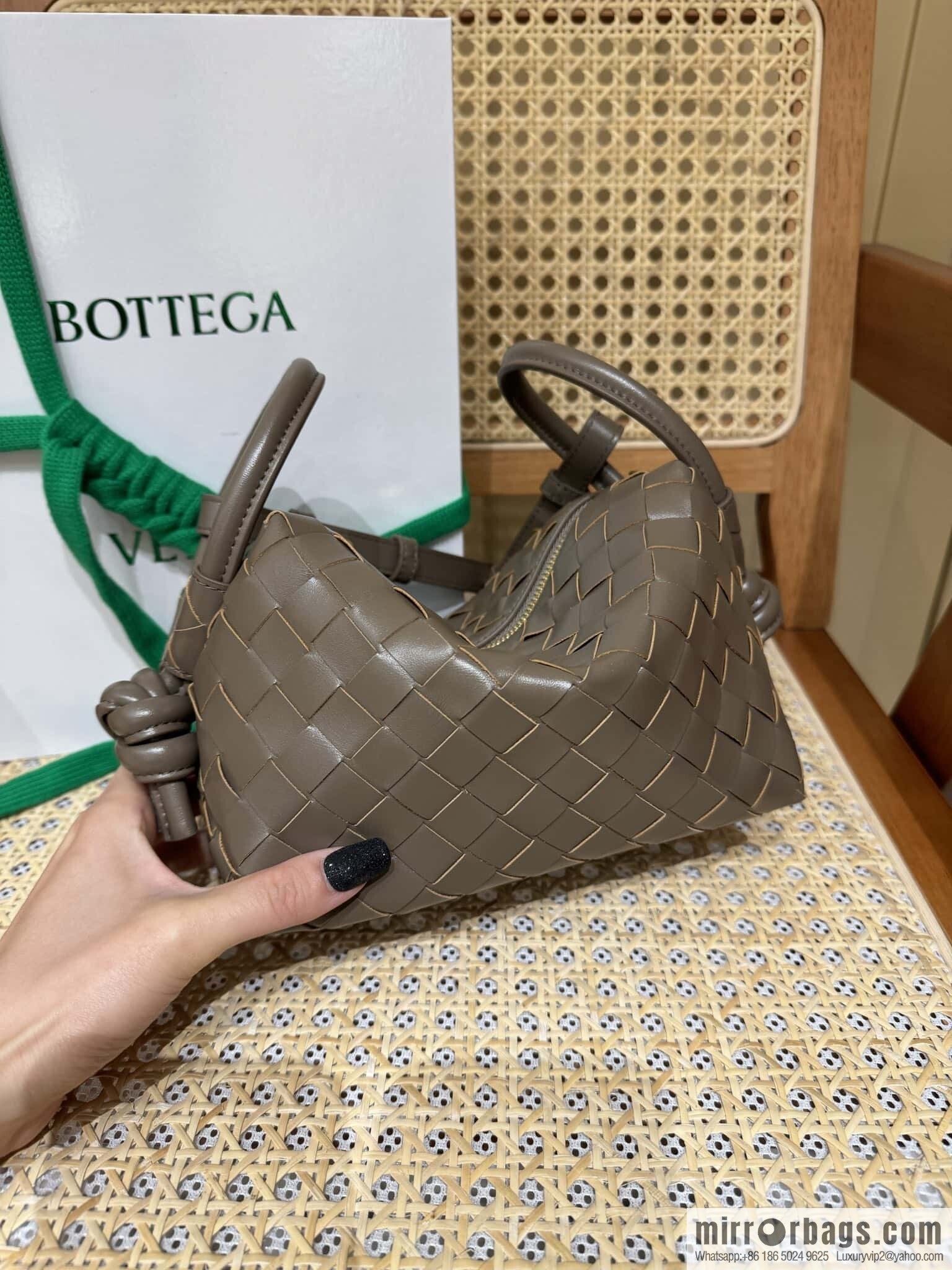 BV Loop Handbag 796615 Pine Cones Brown